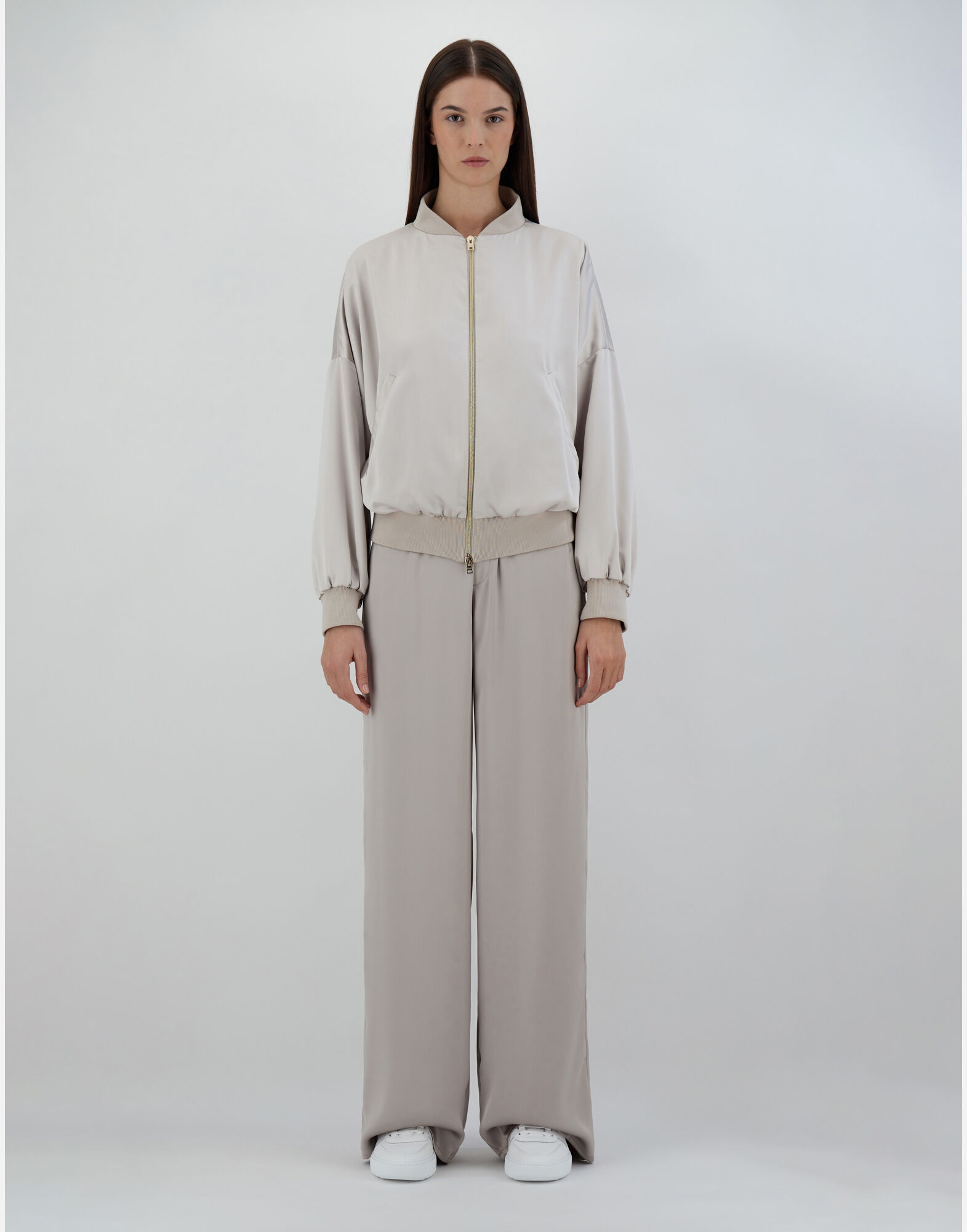 VIP価格【関税・送料込】HERNO LUXURY SATIN ボンバージャケット レディース LUXURY SATIN ボンバージャケット アイス/ベージュ