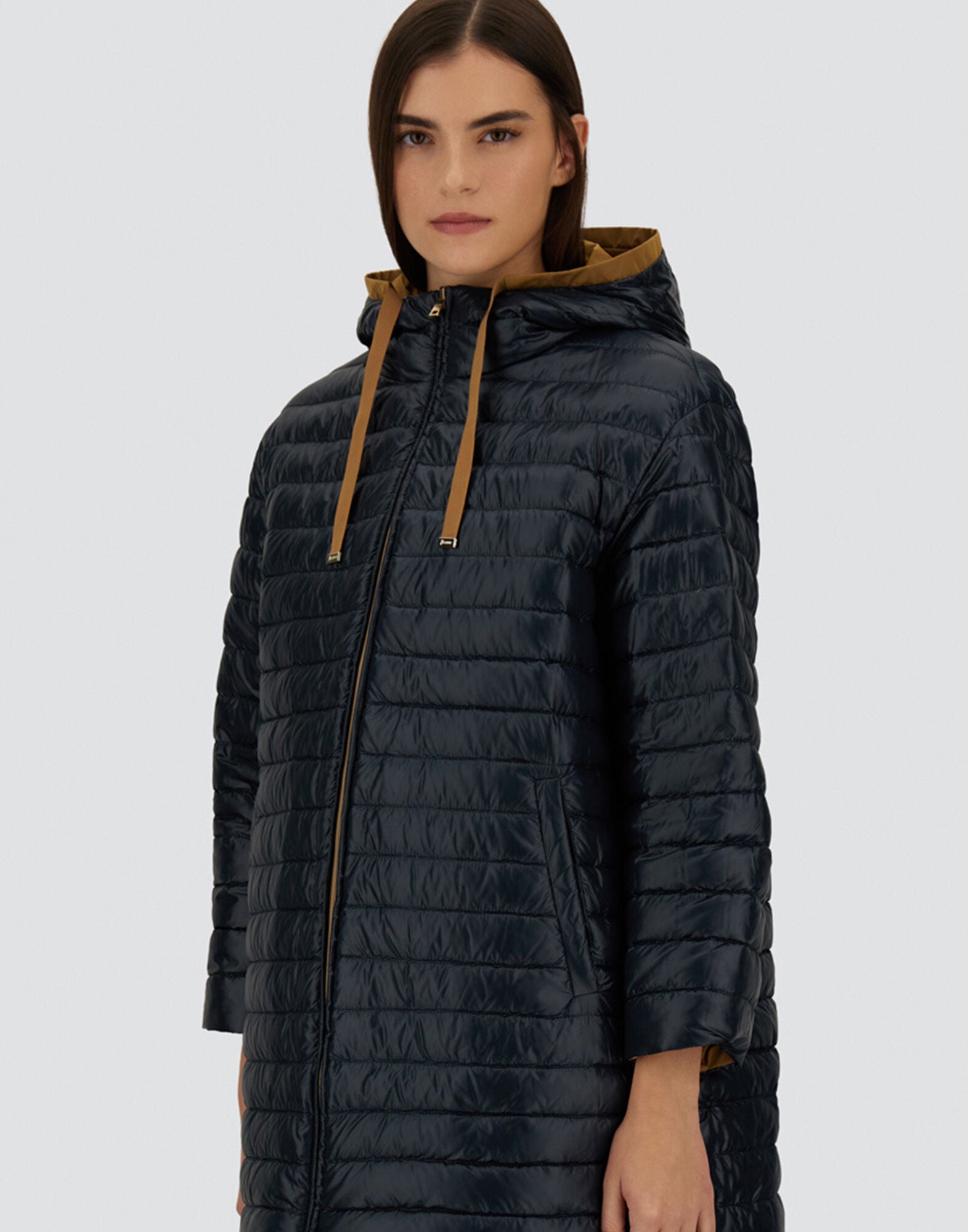 REVERSIBLE A-SHAPE IN NEW TECHNO TAFFETA AND NYLON ULTRALIGHT in
