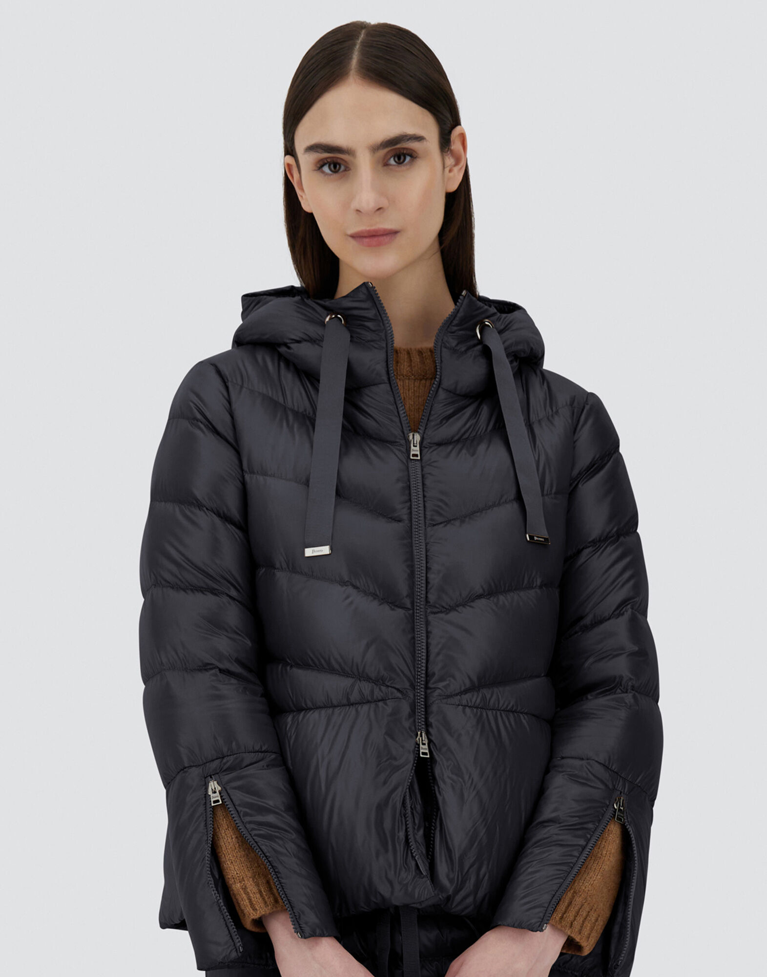 CAPE IN NYLON ULTRALIGHT in Black for Women | Herno®
