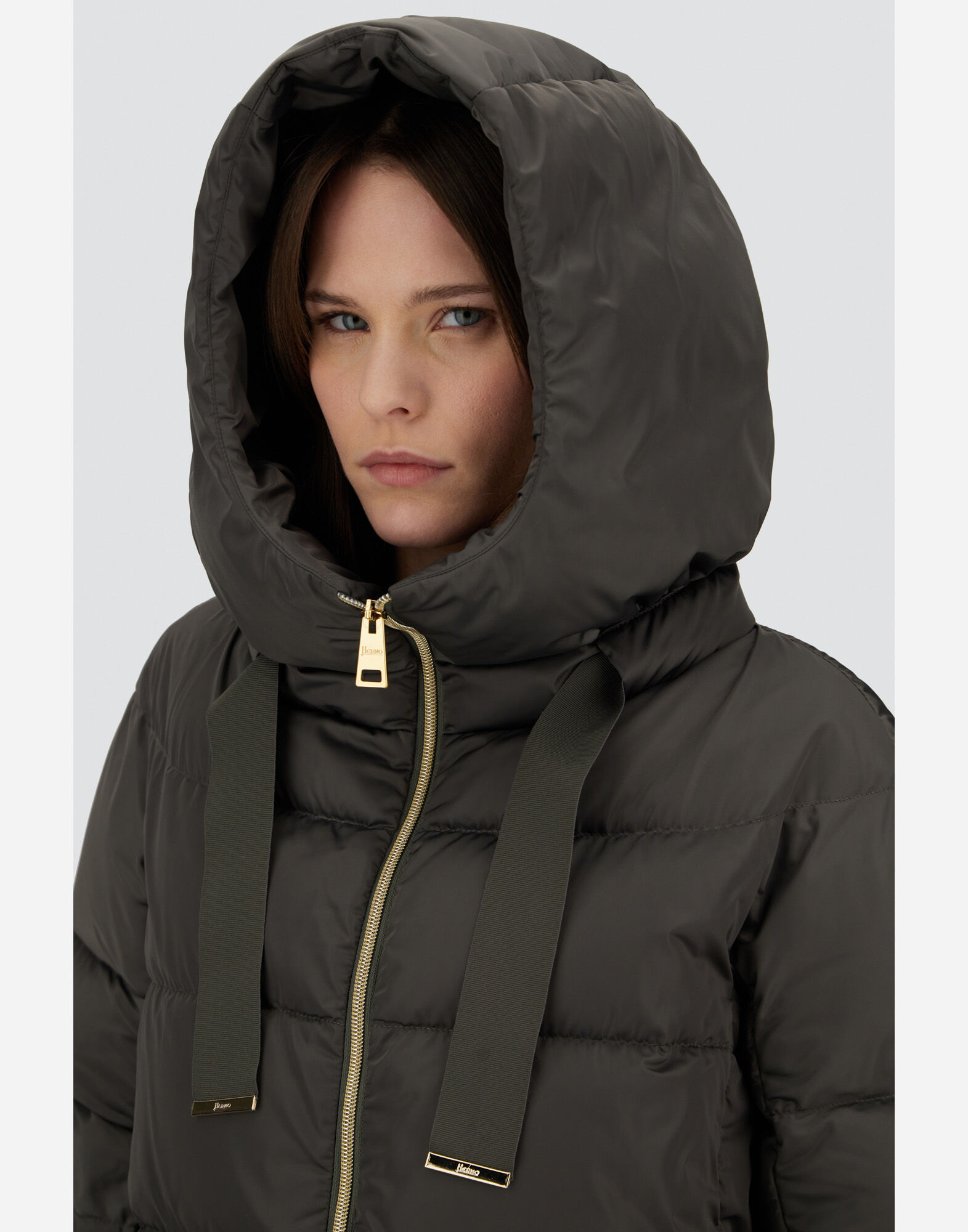 レディース サテンAラインコート グレー | Herno® (ヘルノ)