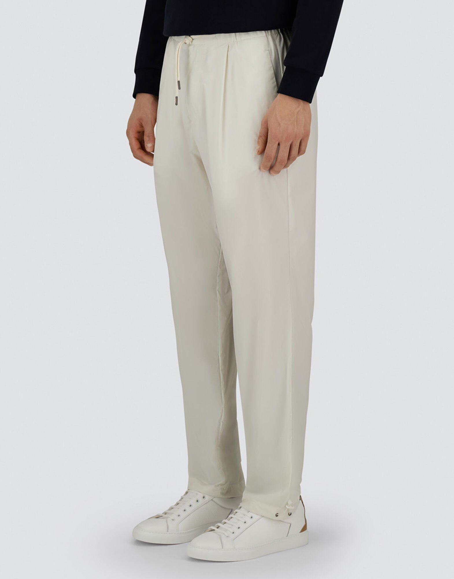 メンズ リゾート ライトストレッチナイロン パンツ ホワイト | Herno