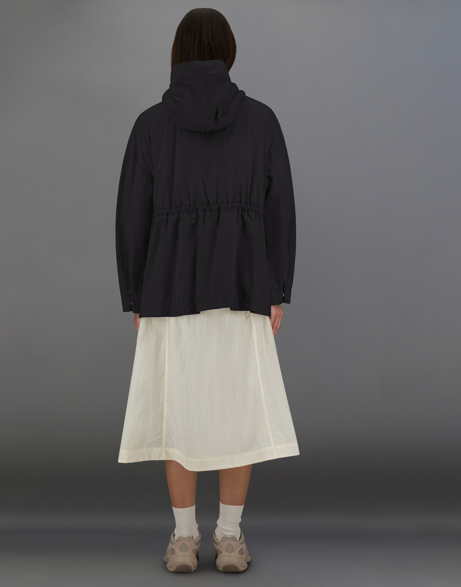 LAMINAR PARKA IN 2L GORE-TEX® ブラック | Herno® (ヘルノ)