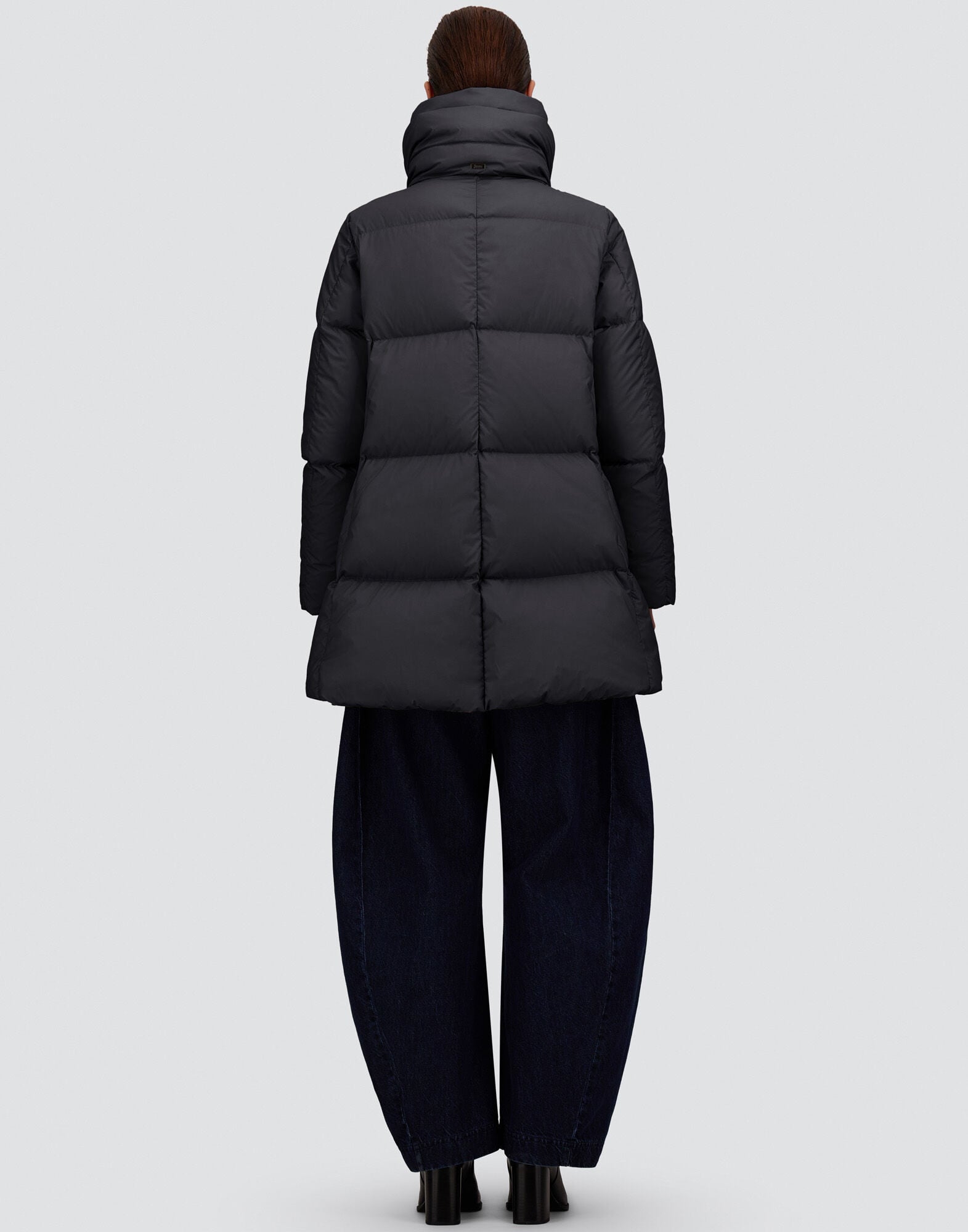 レディース A-SHAPE JACKET IN ECOAGE ブラック | Herno® (ヘルノ)