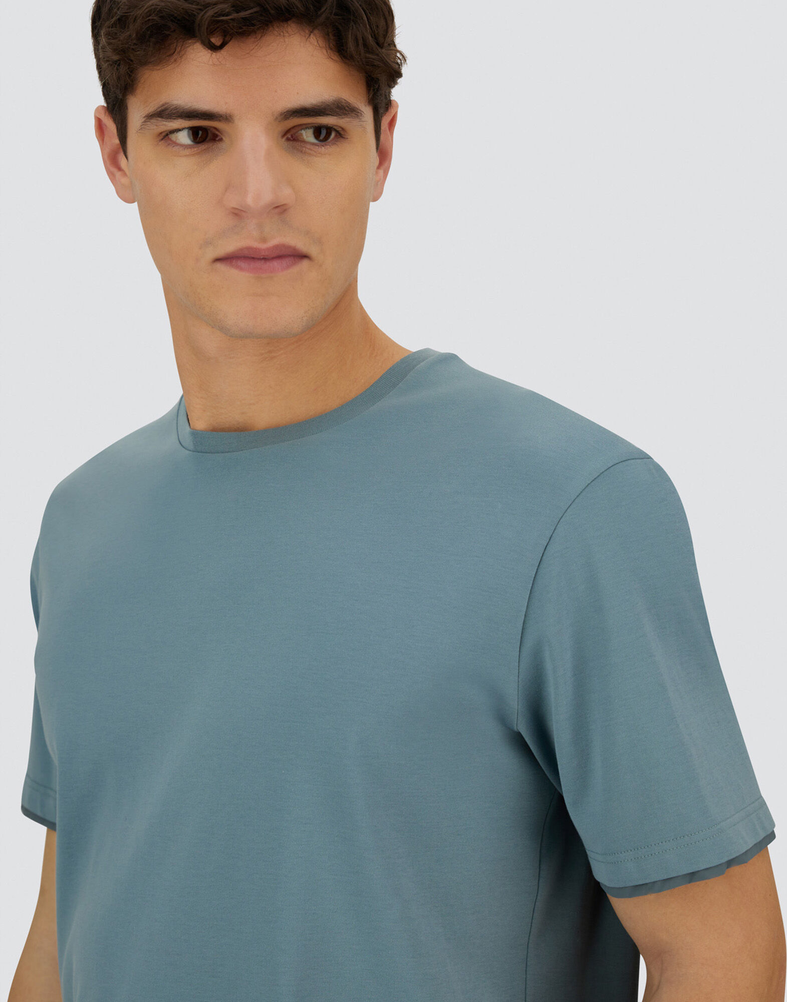 RESORT T-SHIRT IN BASIC COTTON & LIGHT STRETCH NYLON in