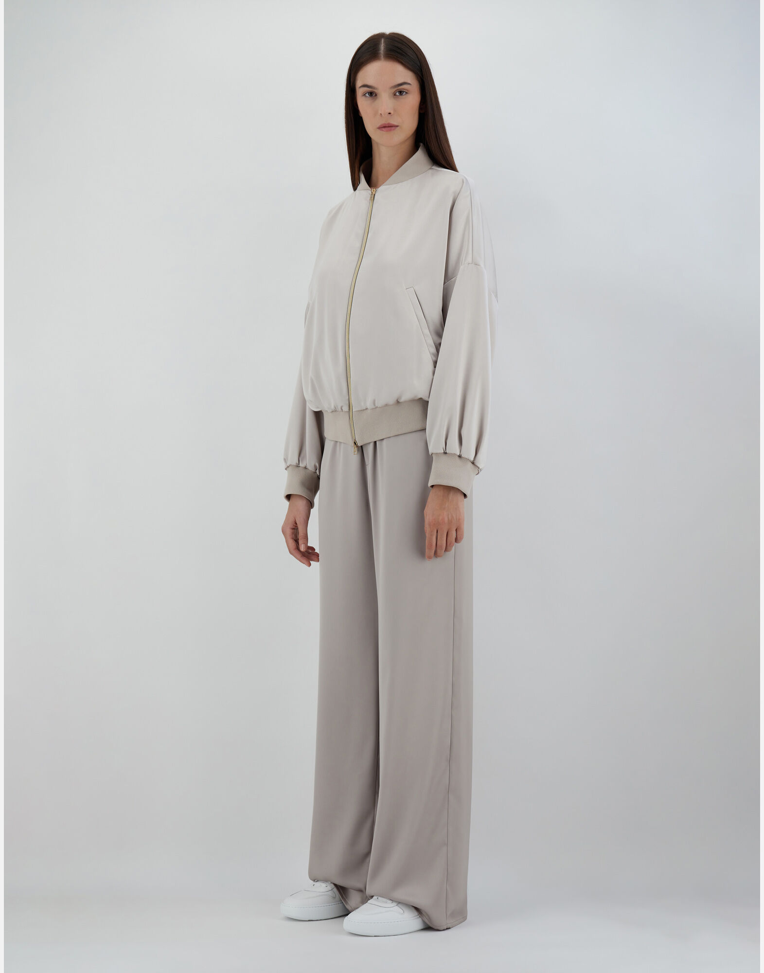 VIP価格【関税・送料込】HERNO LUXURY SATIN ボンバージャケット レディース LUXURY SATIN ボンバージャケット アイス/ベージュ