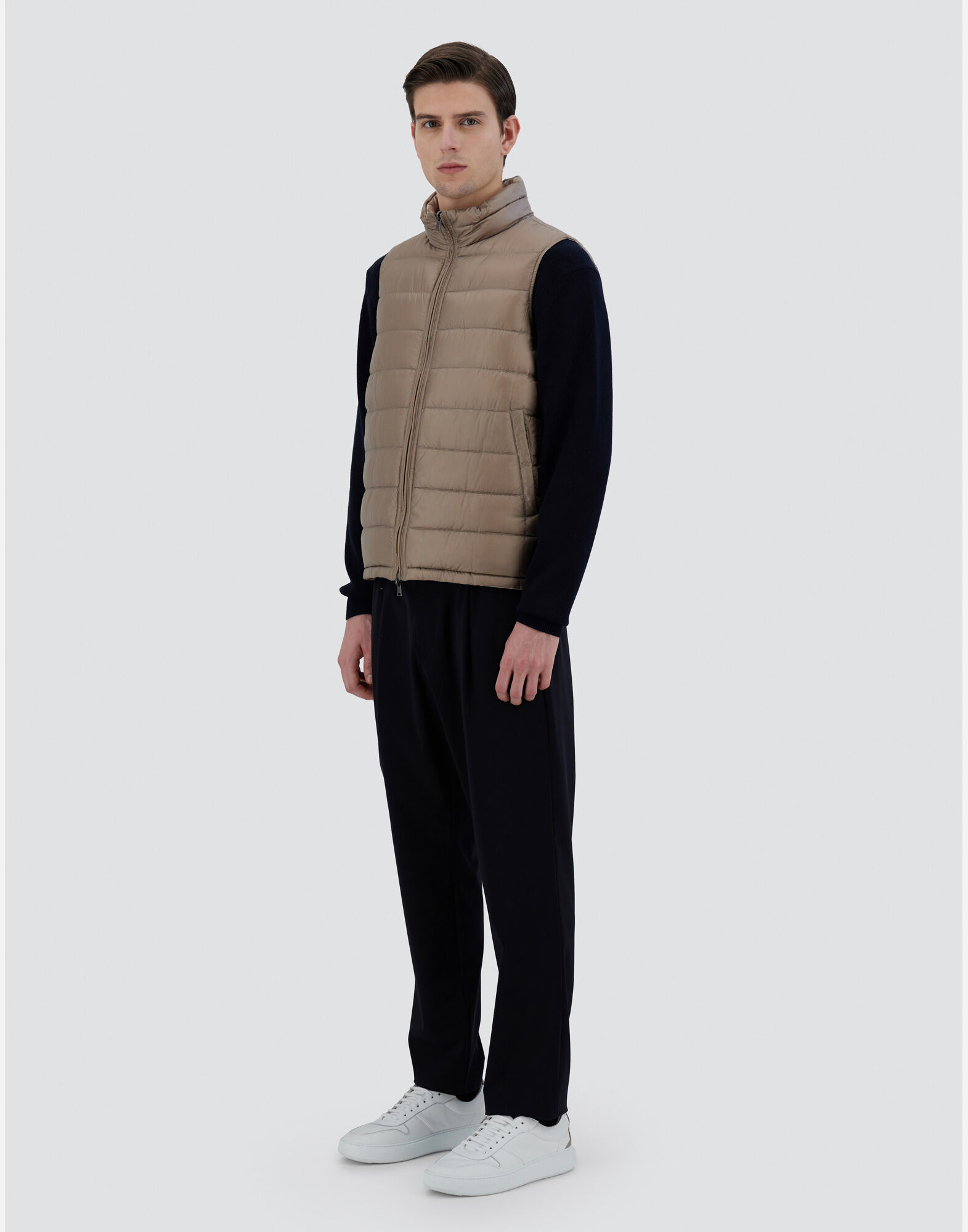 メンズ NYLON ULTRALIGHT リバーシブル ノースリーブジャケット シャンティイ/グレージュ | Herno® (ヘルノ)