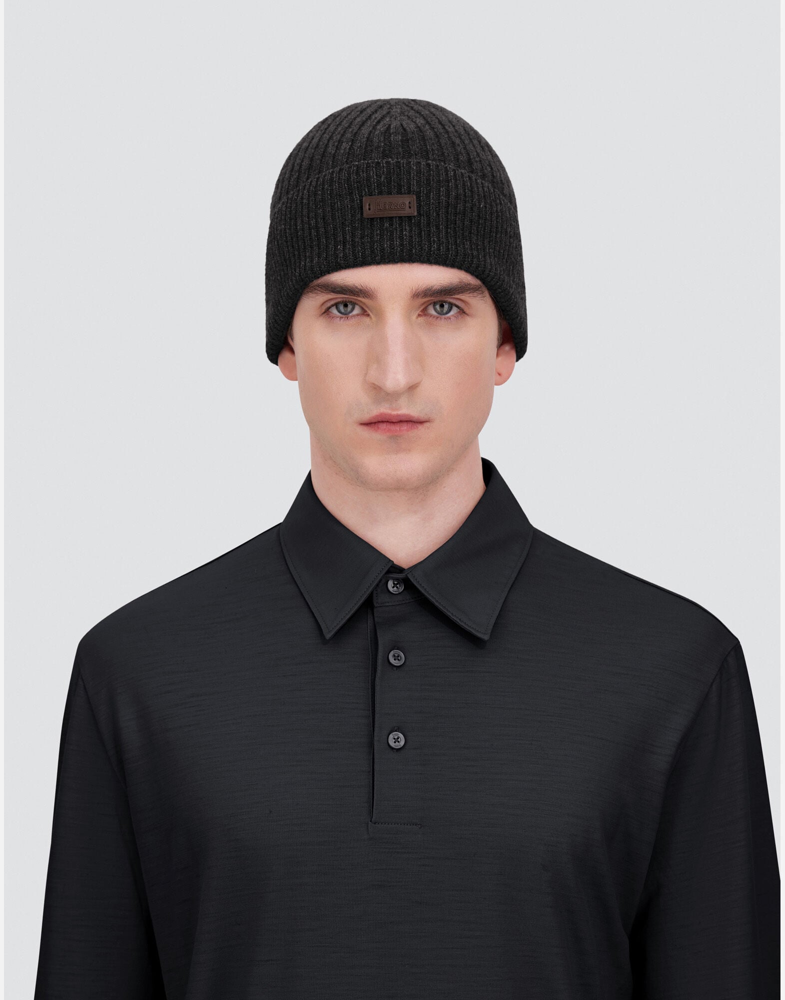 メンズ RIBBED WOOL BEANIE ネイビーブルー | Herno® (ヘルノ)
