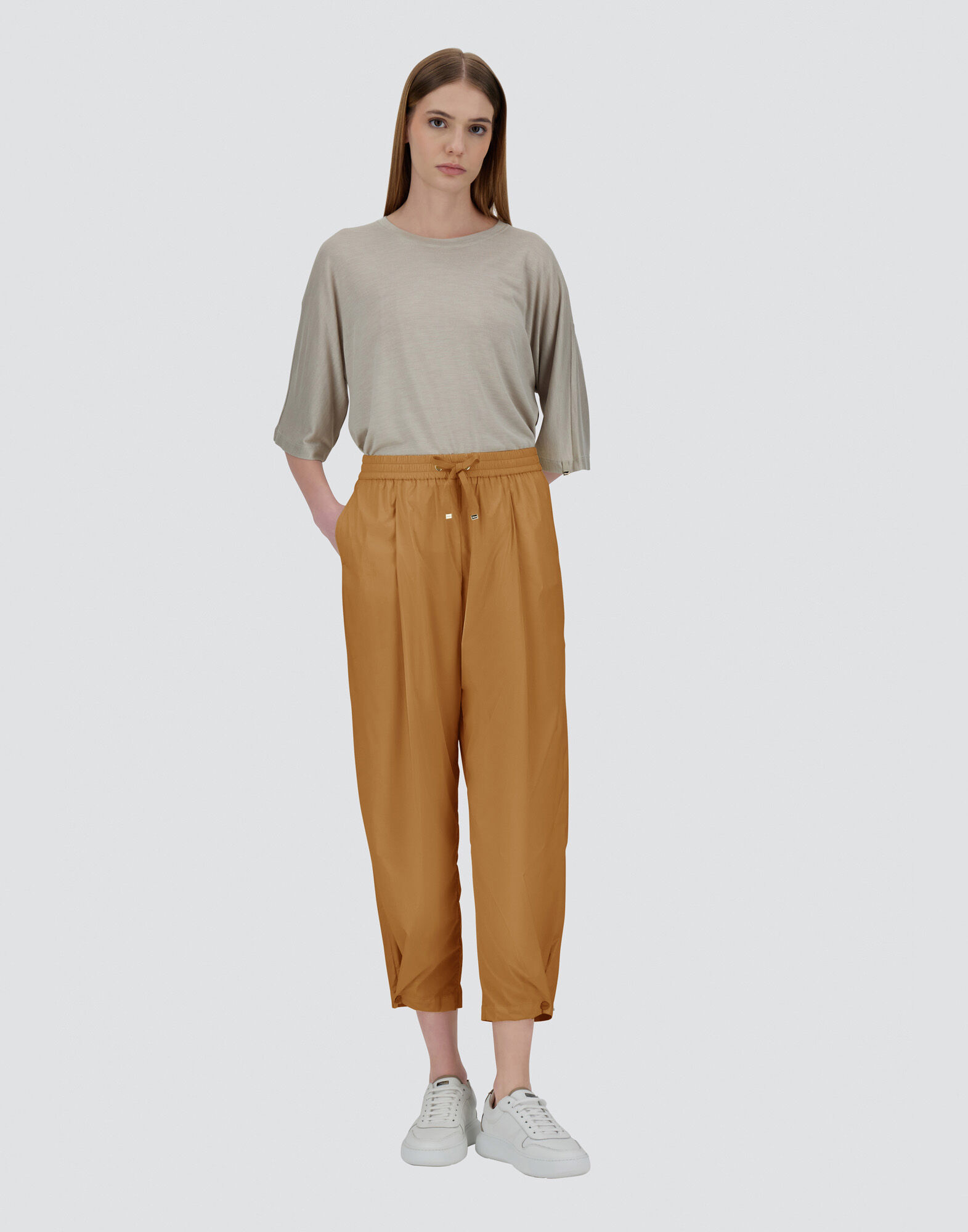 HERNO ライトナイロン ストレッチパンツ クロップド丈 レディース ライトナイロンストレッチ パンツ キャメル | Herno