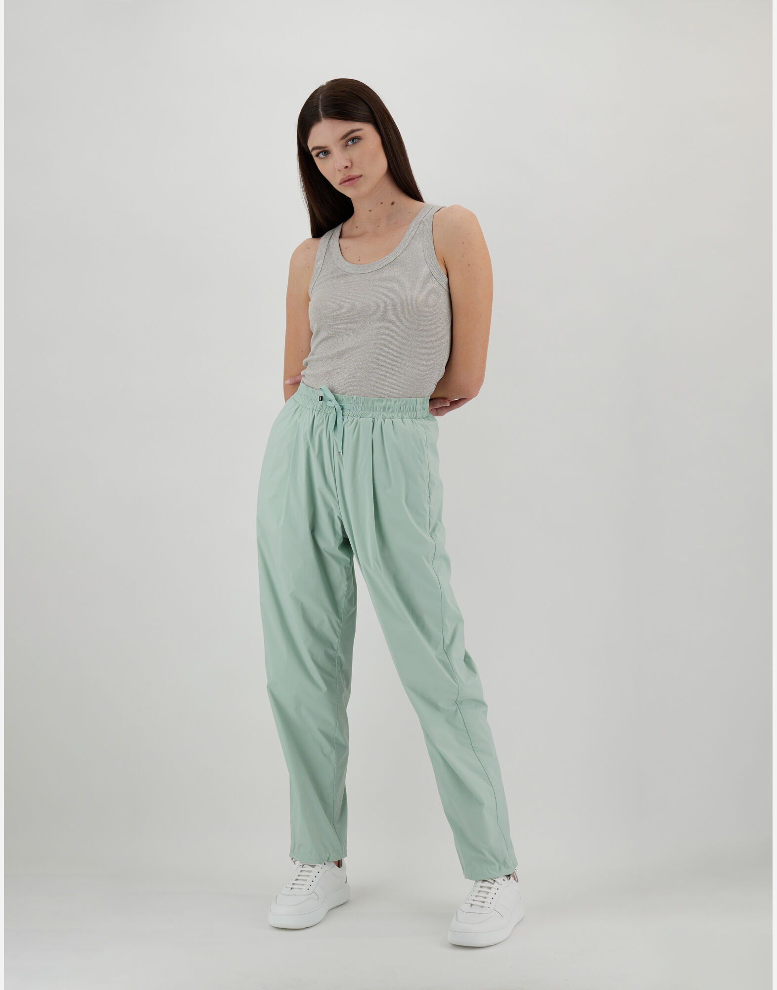 パンツ HERNO FW24 Stretch nylon trousers (PT00009DR 9433) RESORT TROUSERS IN LIGHT NYLON STRETCH in White for Men | Herno®