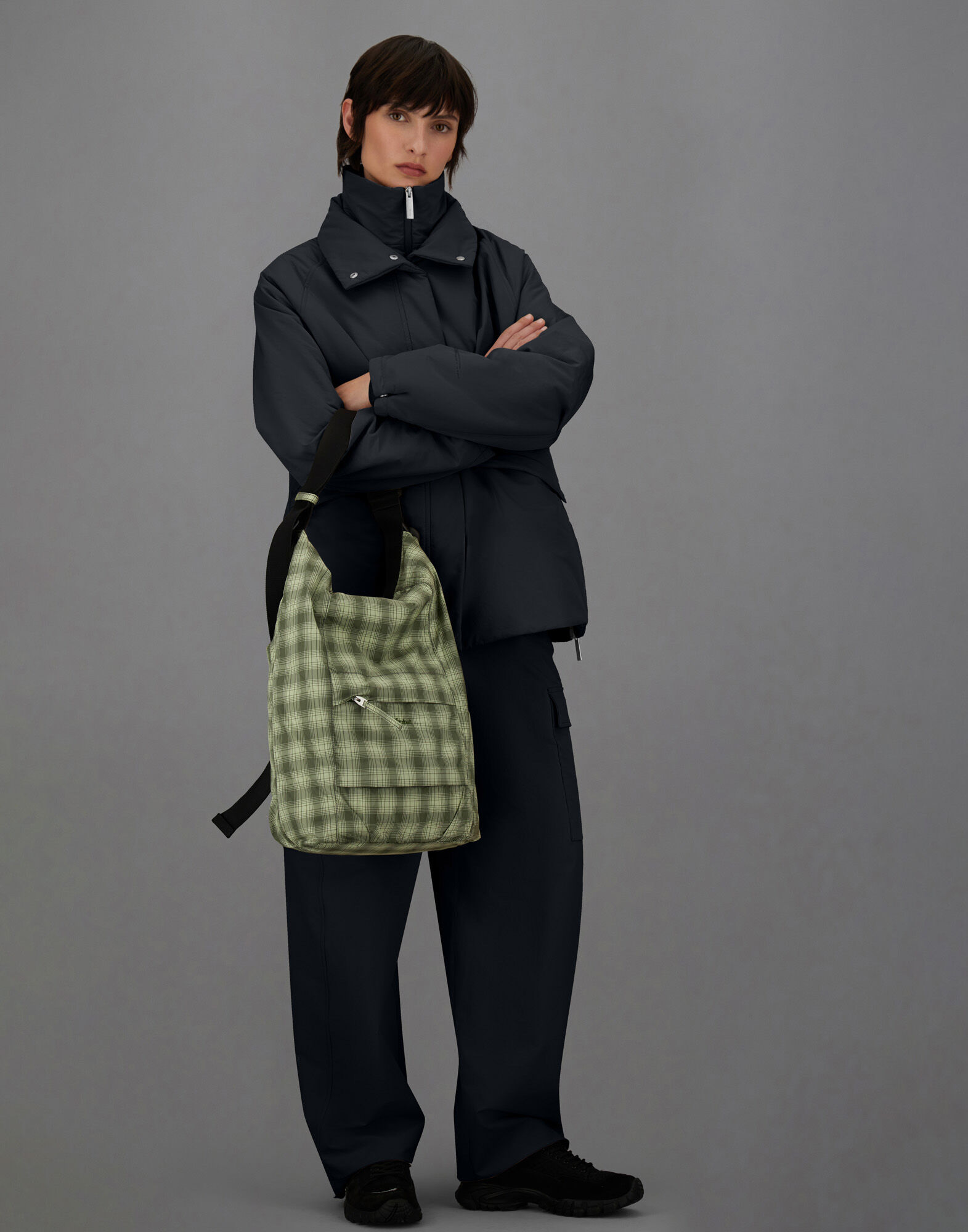 高機能✨HERNO Laminar ペプラムジャケット パーカー ジャージー 美品✨HERNO Laminar ペプラムジャケット パーカー 44サイズ 紺 - メルカリ