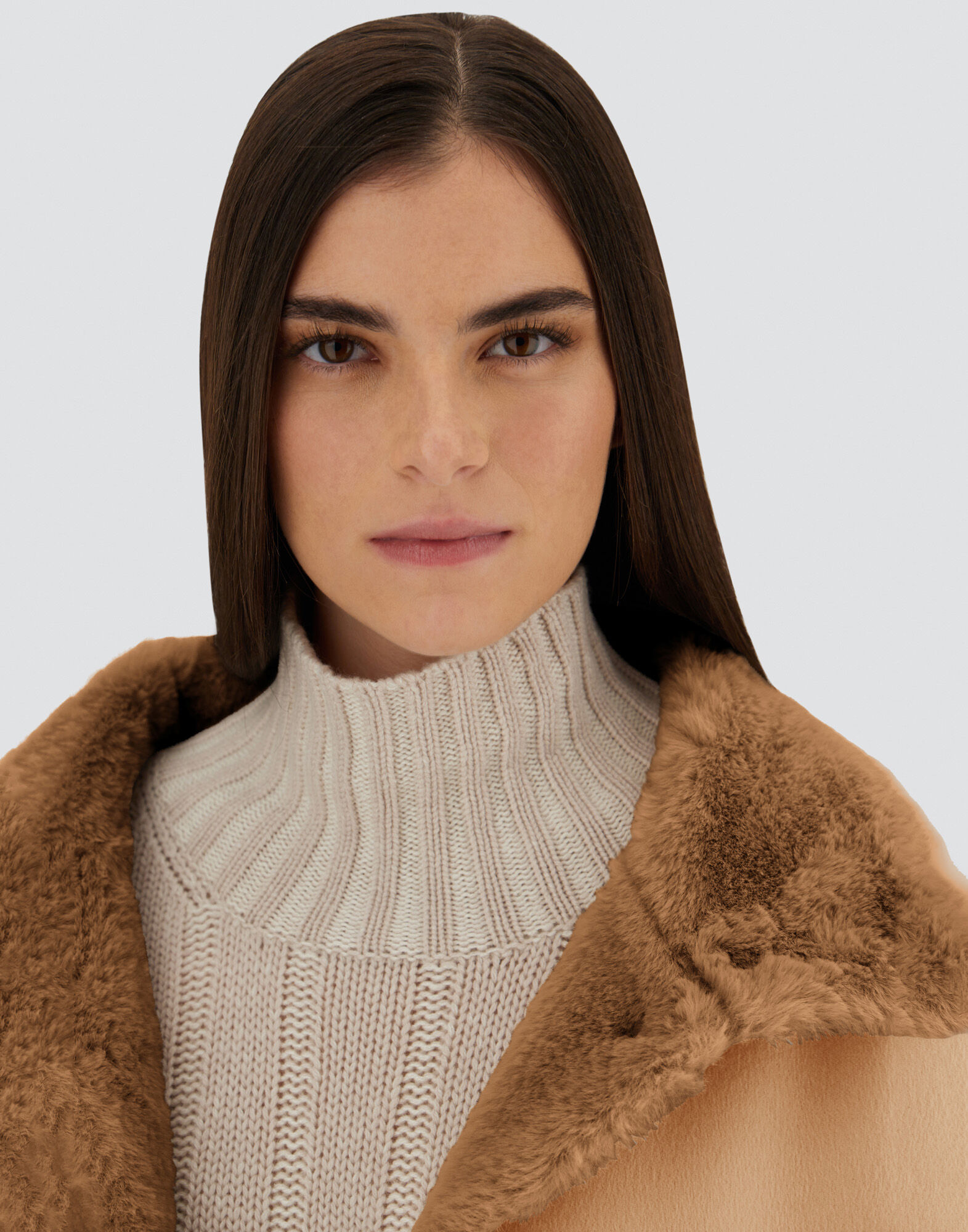 REVERSIBLE COAT IN SOFT ALTERNATIVE FUR AND PURE CASHMERE in Camel