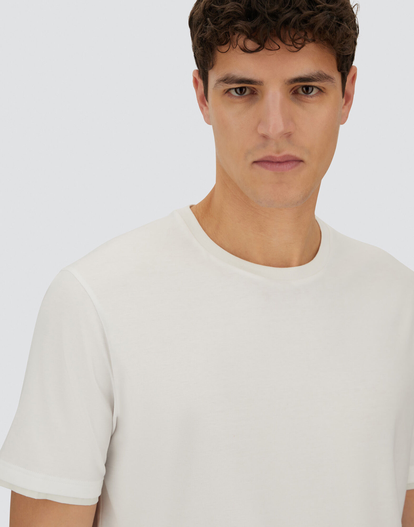 RESORT T-SHIRT IN BASIC COTTON & LIGHT STRETCH NYLON in
