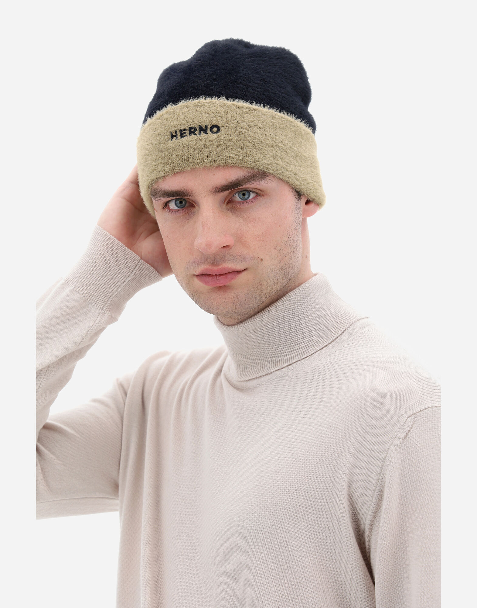 FLUFFY KNIT BEANIE en Black pour homme Herno