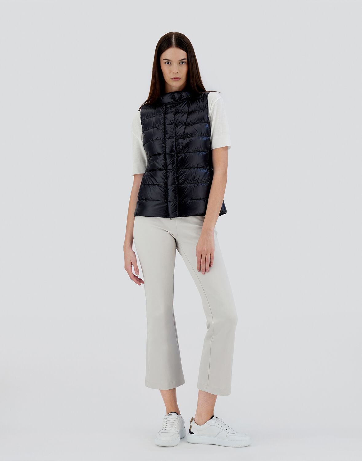 Herno Ultralight Windproof Vest Silky Effect In Black