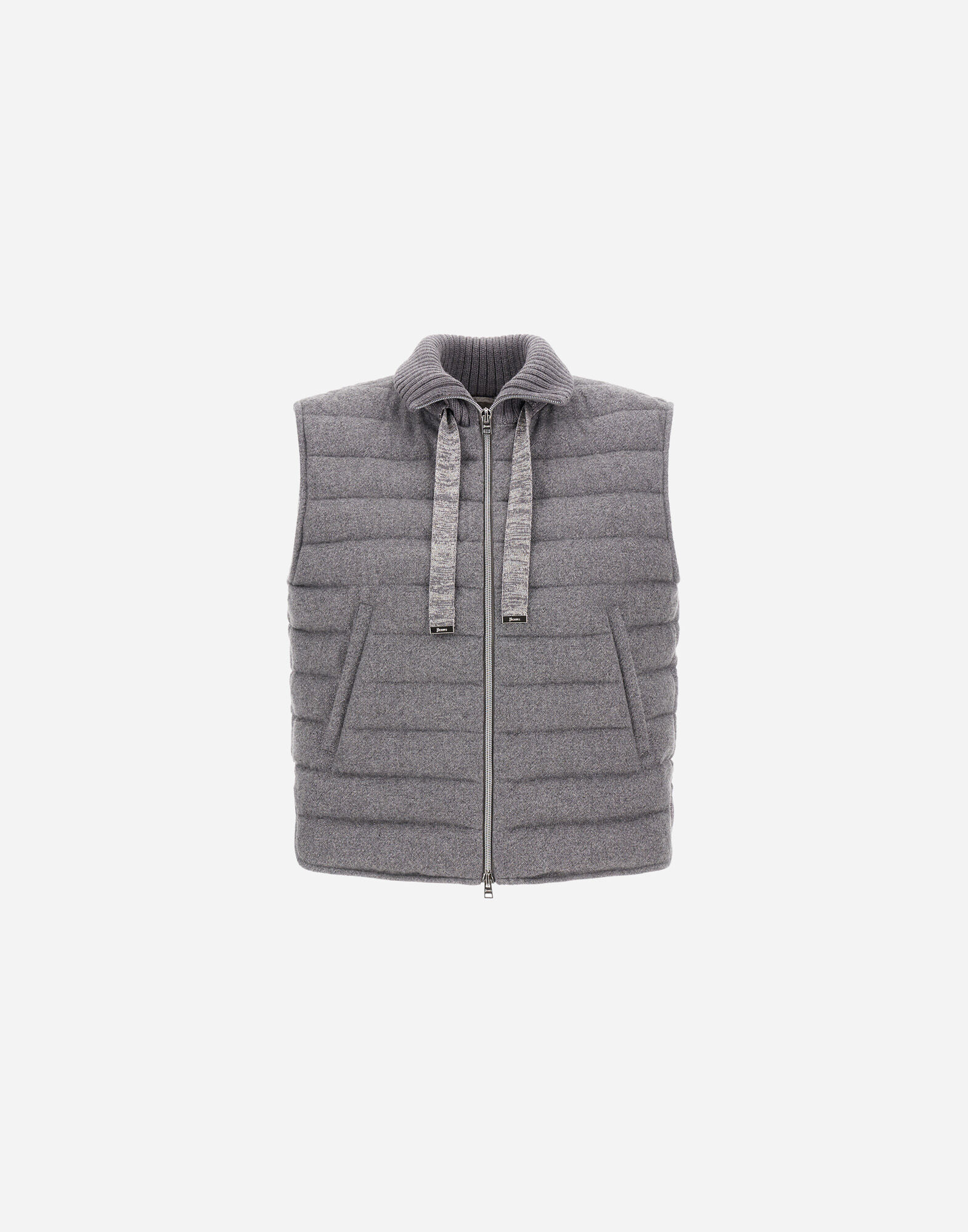 旅先でも日常生活でもスマートに纏う HERNO/ヘルノの「RESORT