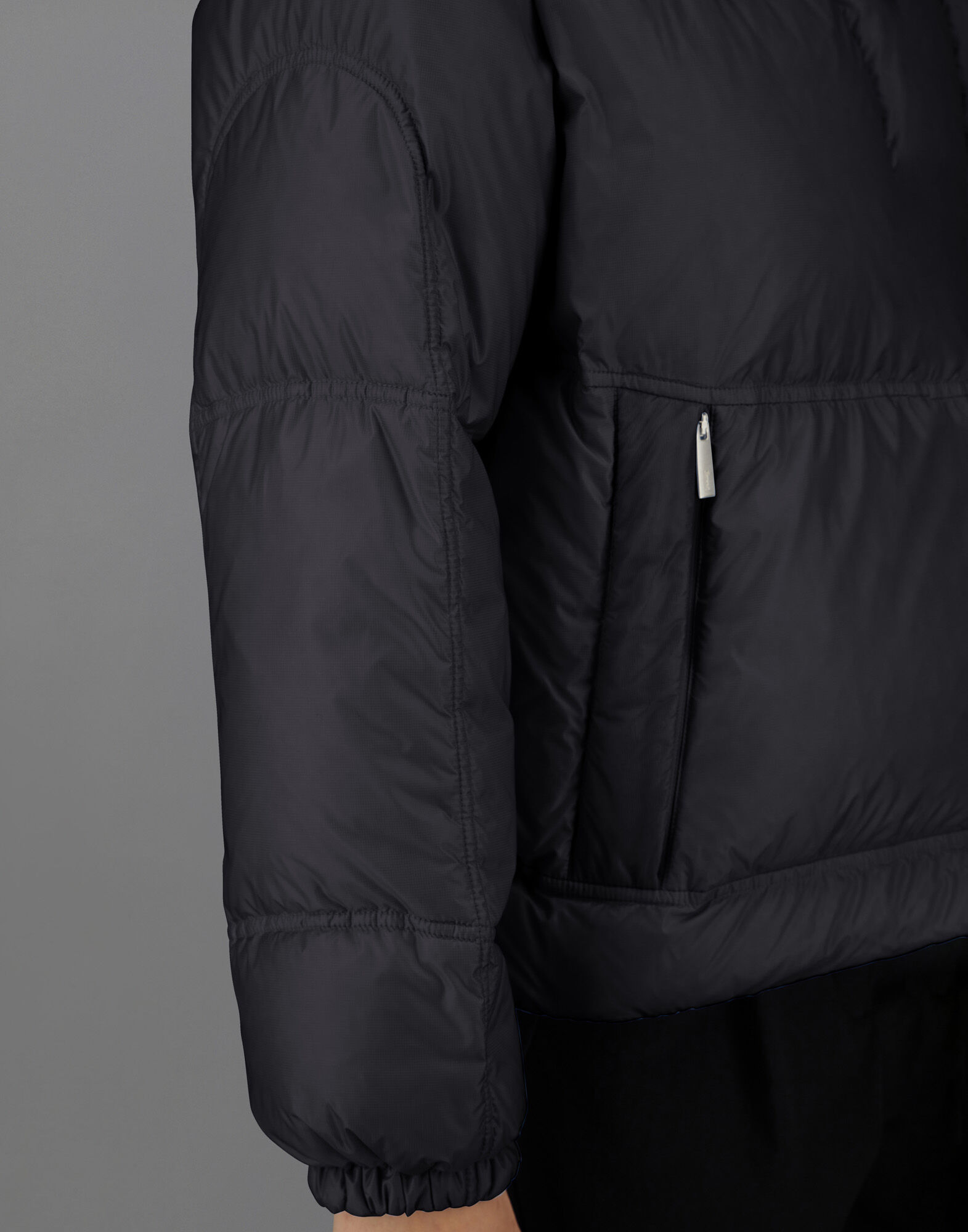 【ほぼ新品】HERNO Laminarストレッチマットナイロンフーデットブルゾン ヘルノ / HERNO / リゾート / RESORT / TRAVEL PACK / 超軽量