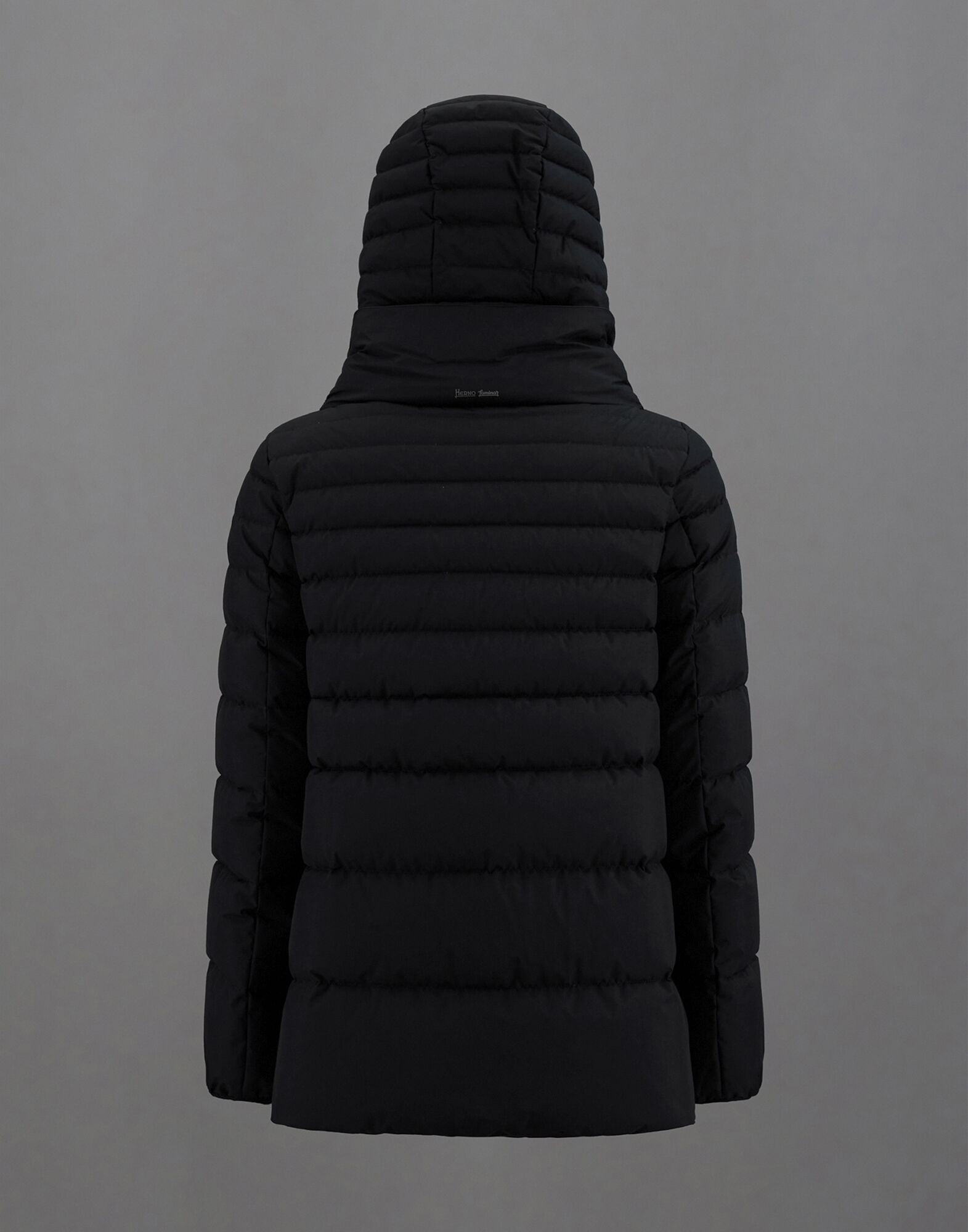 【HERNO】LAMINAR GORE-TEX INFINIUM WINDSTOPPE ジャケット Laminar Oversize Gore-Tex Windstopper Coat in Black | Herno