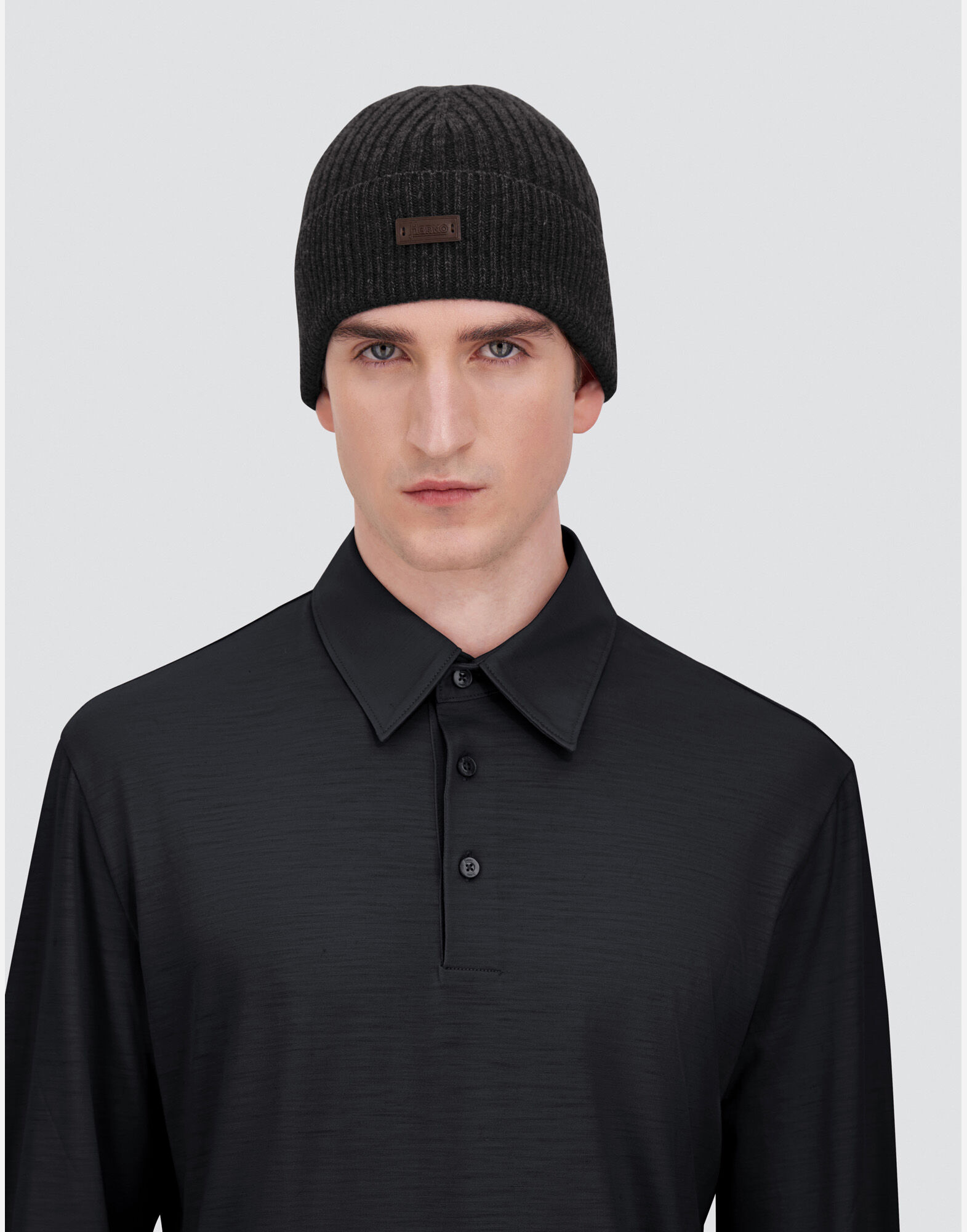 メンズ RIBBED WOOL BEANIE ネイビーブルー | Herno® (ヘルノ)