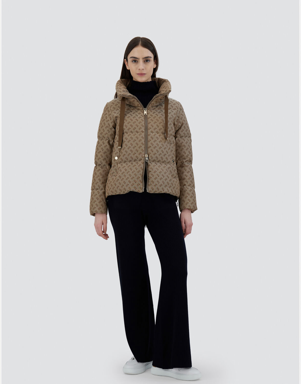 Herno モノグラム ケープ In Camel