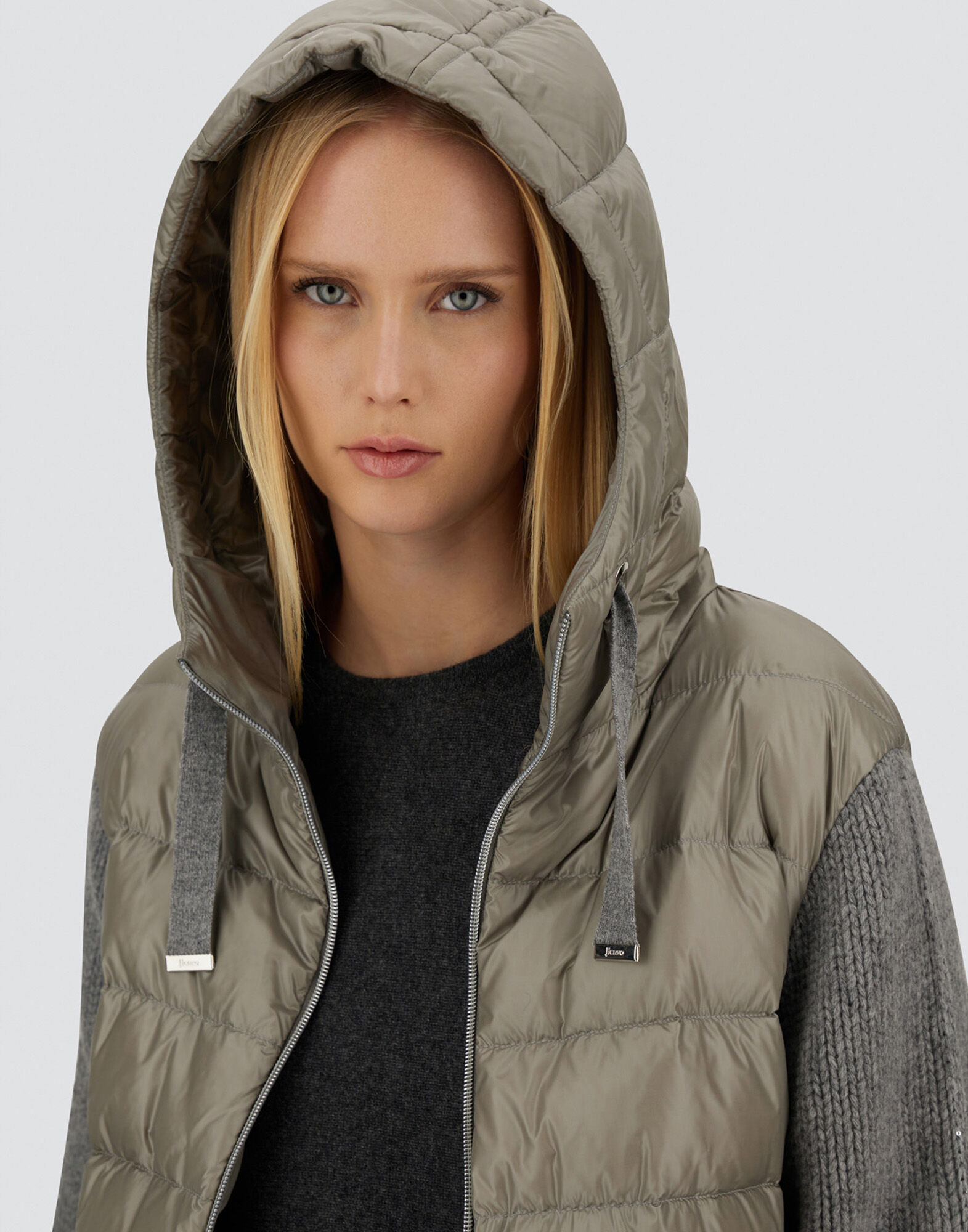 レディース RESORT PUFFER IN NYLON ULTRALIGHT ライトグレー | Herno