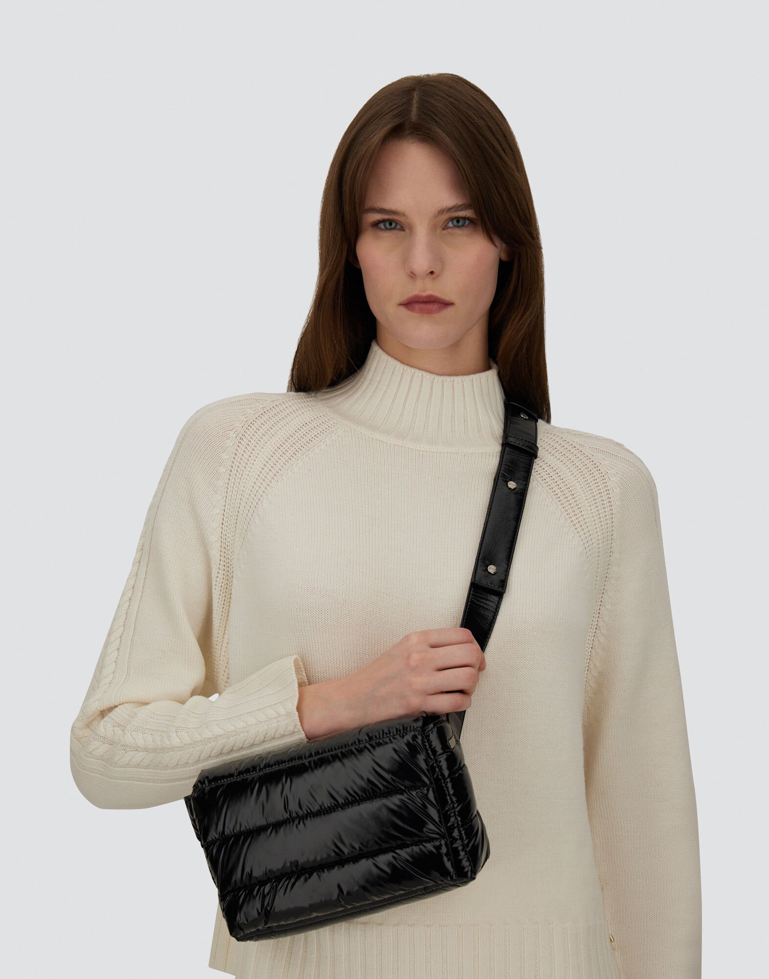 HERNO ダウン素材バッグ レディース GLOSS BAG ブラック | Herno® (ヘルノ)