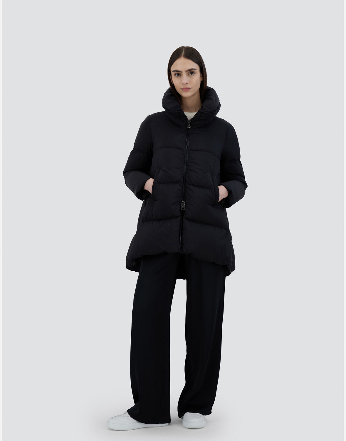 Herno A-shape Relaxed Down Jacket In Schwarz