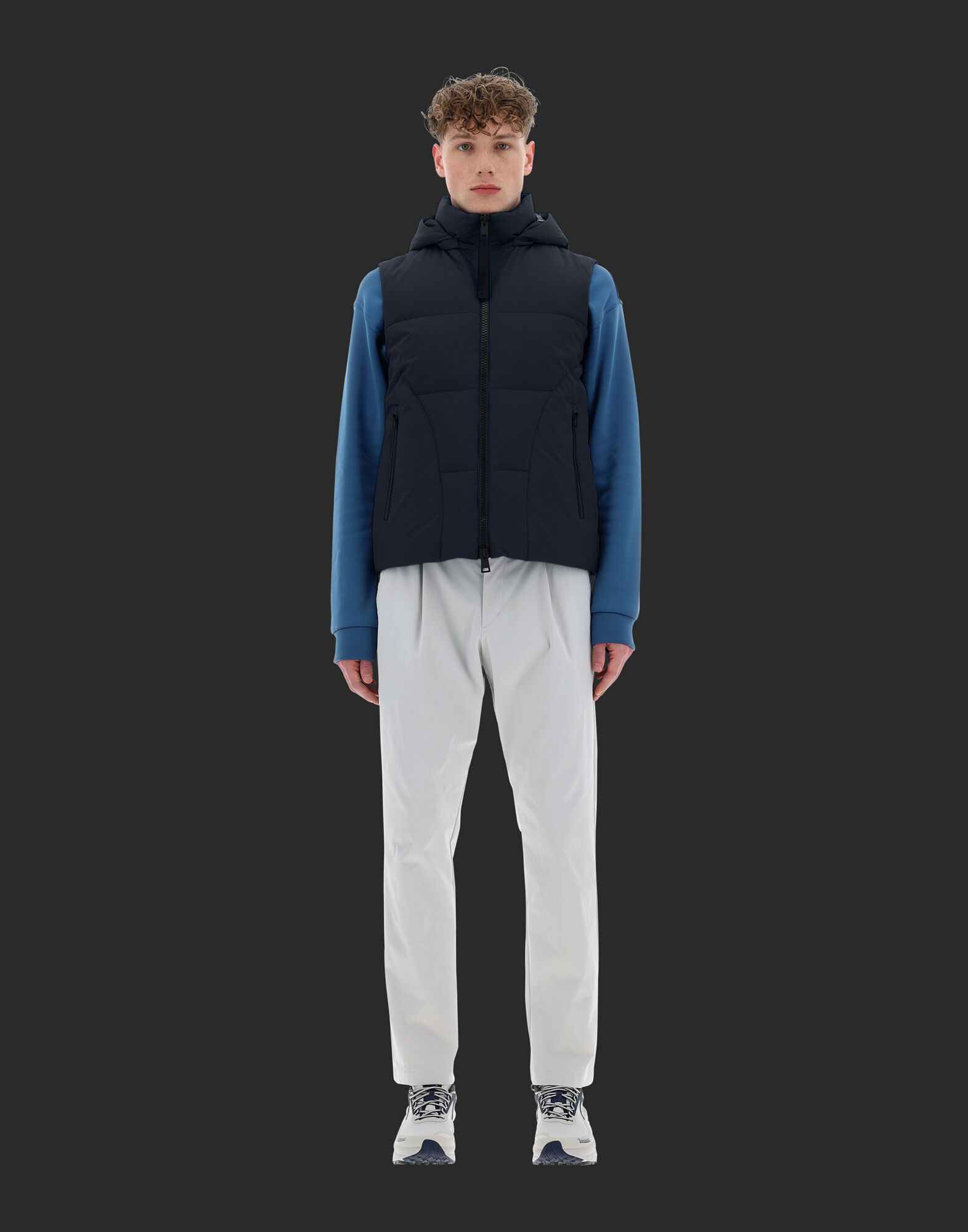 LAMINAR SLEEVELESS JACKET IN GORE TEX INFINIUM WINDSTOPPER in Dark