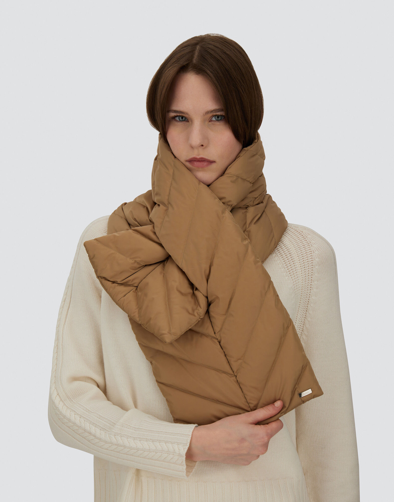 レディース サテンキルトマフラー キャメル | Herno® (ヘルノ)