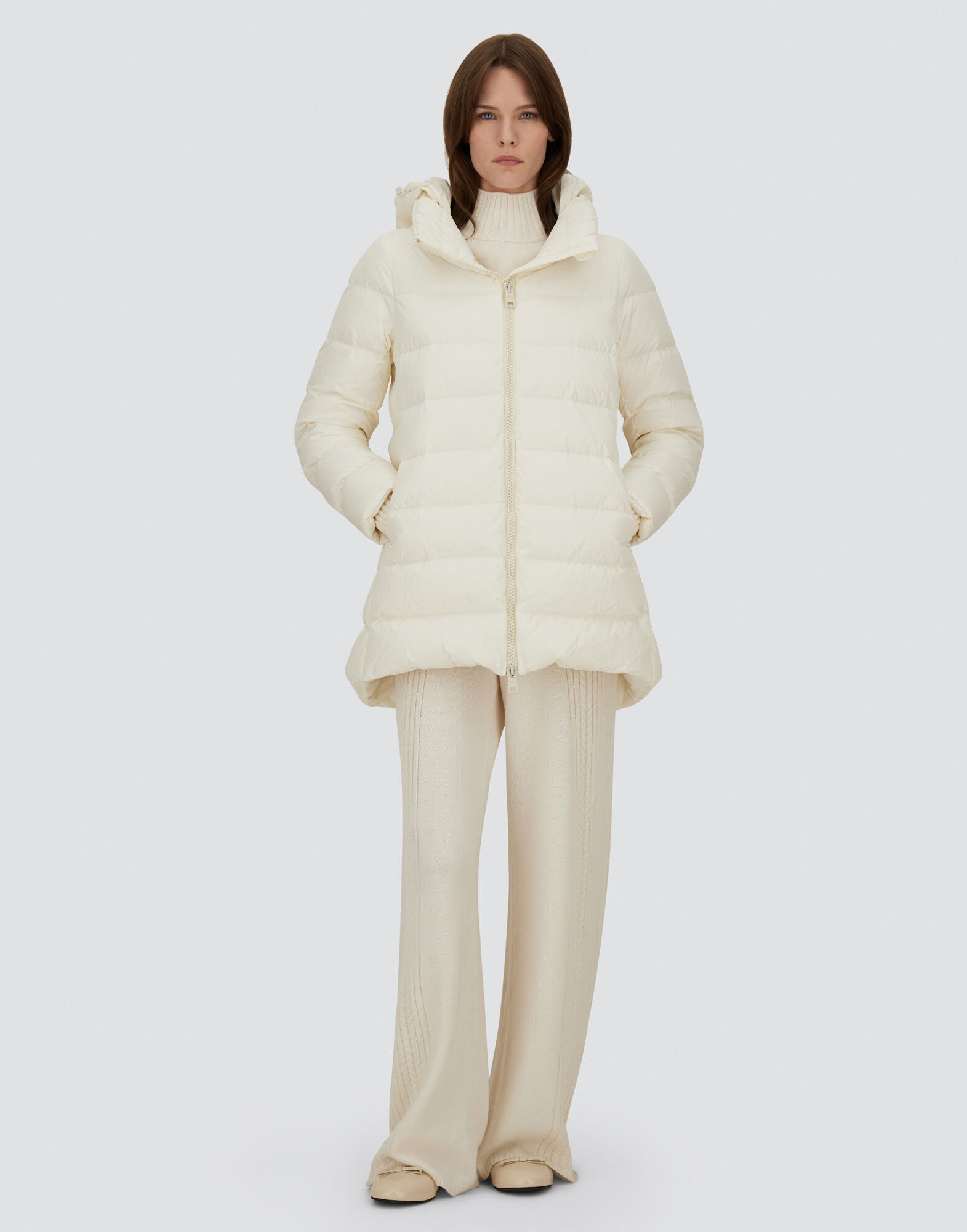 美品 12万円 近年モデル HERNO ドロップショルダー コート 美品 12万円 近年モデル HERNO ドロップショルダー コート
