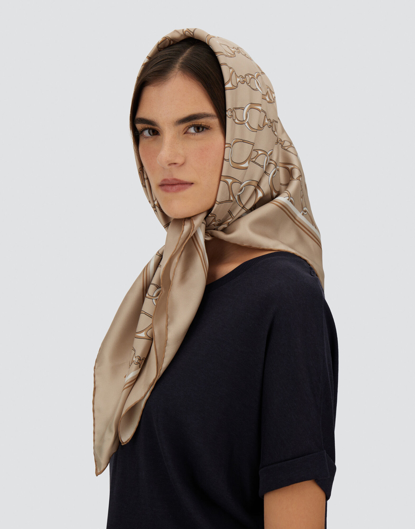 レディース SCARF IN ICONIC PRINT SILK キャメル | Herno® (ヘルノ)