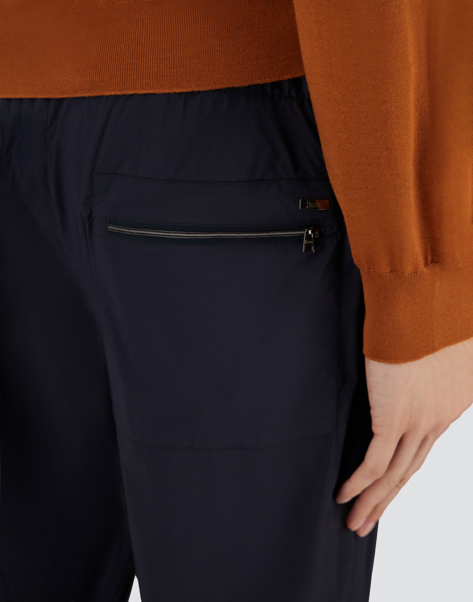 メンズ リゾート ライトストレッチナイロン パンツ ブルー | Herno