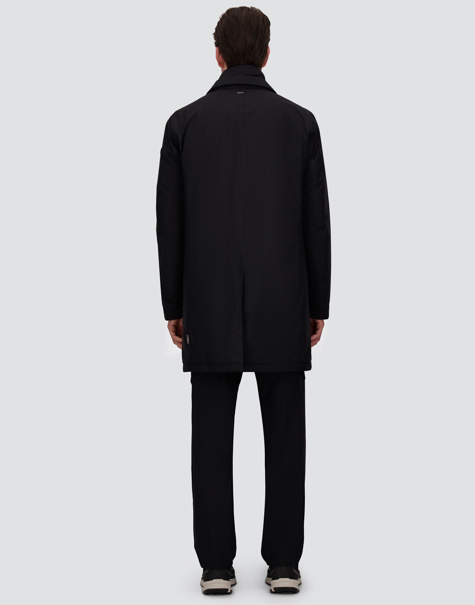 メンズ 2レイヤー ゴアテックス コート ブラック | Herno® (ヘルノ)