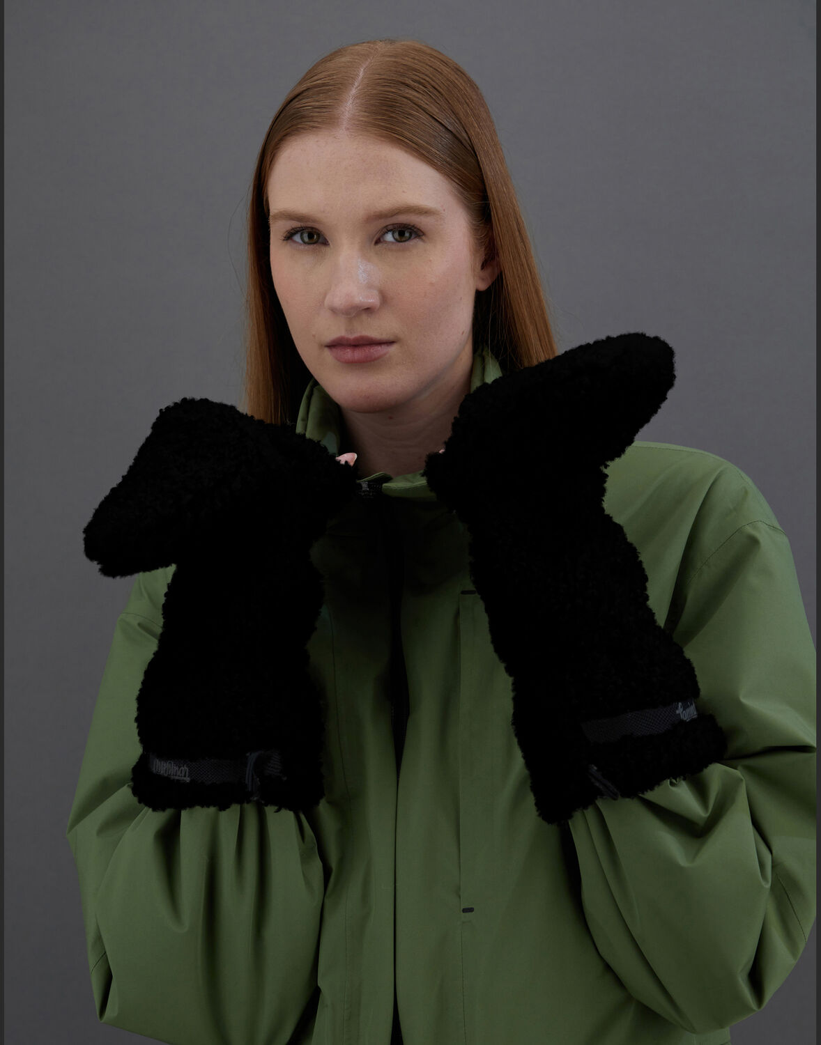 HERNO LAMINAR GLOVES IN COMFORT SHERPA 