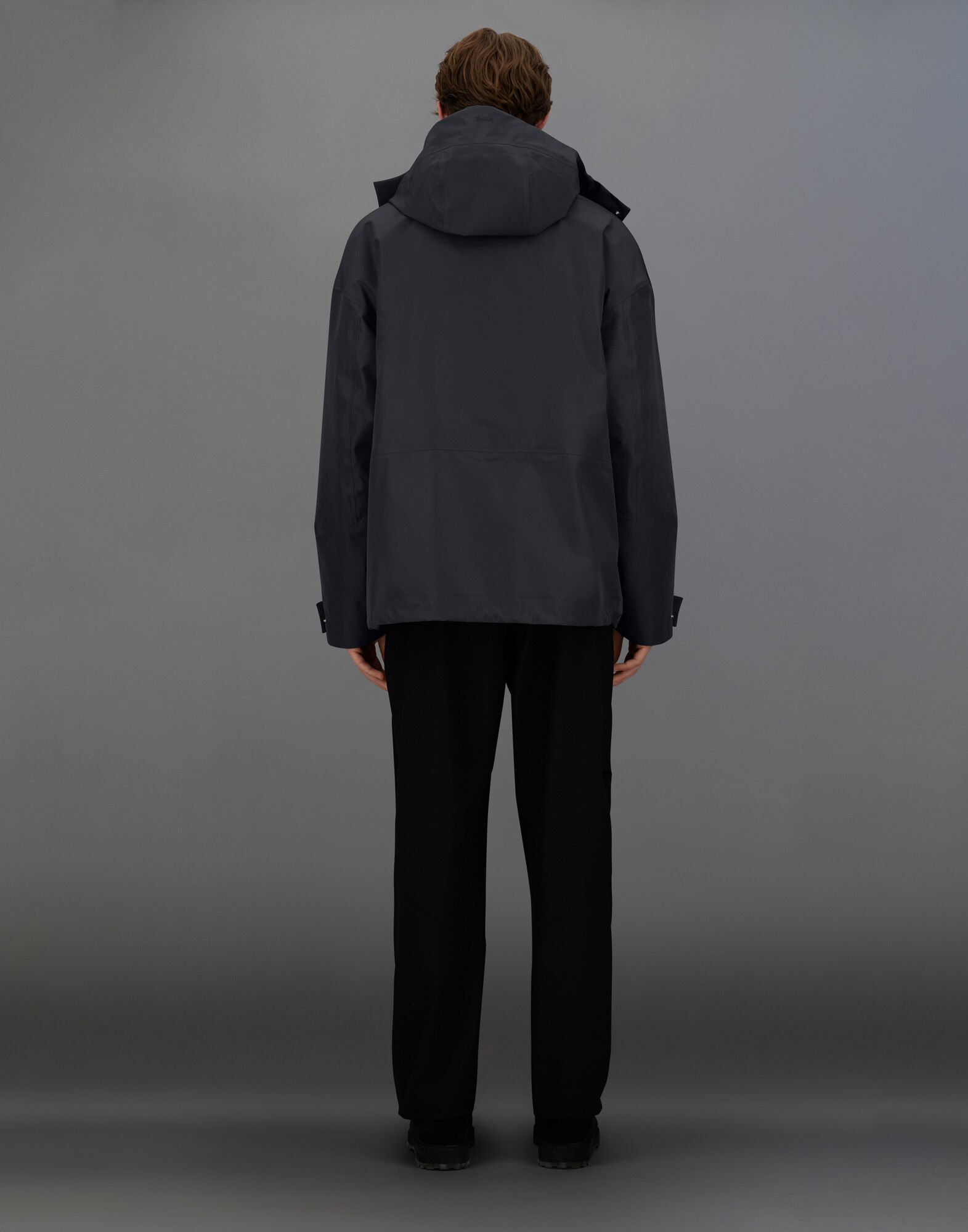 .t　新品同様HERNO Laminar GORETEX 純正ガーメント共 HERNO マウンテンパーカー ウインドブレーカー LAMINAR GORE-TEX