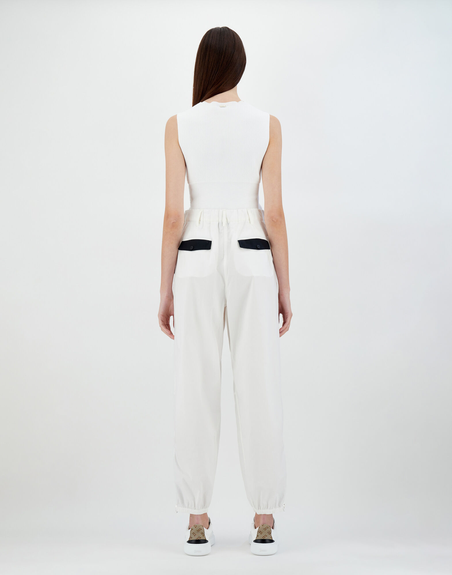 HERNO ヘルノ LIGHT NYLON STRETCH ストレッチパンツ 楽天市場】ヘルノ HERNO PT000041U 12431S ロングパンツ LIGHT