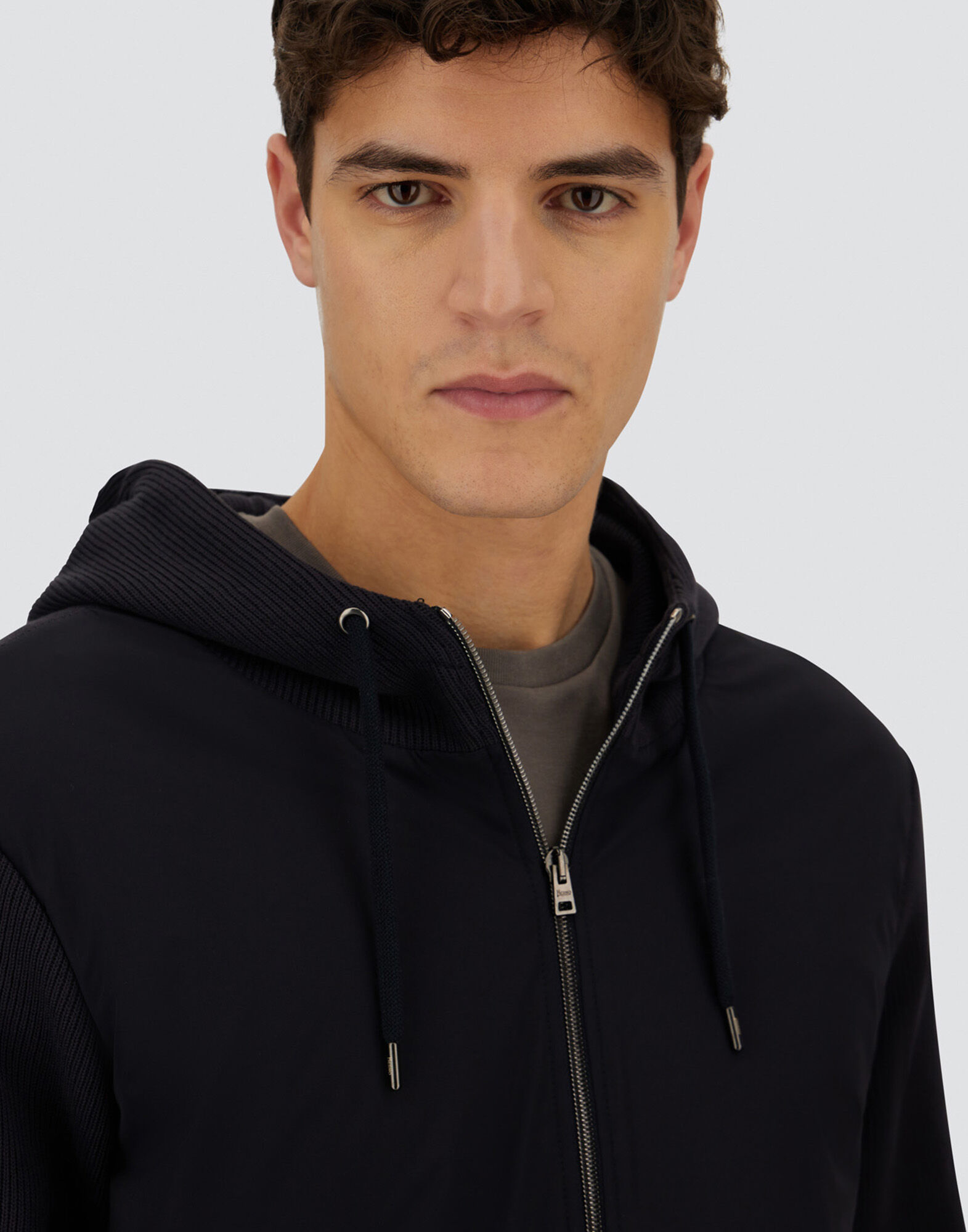 ヘルノリゾート フード付き防風ニットジャケット ヘルノリゾート フード付き防風ニットジャケット 2021/22秋冬モデル