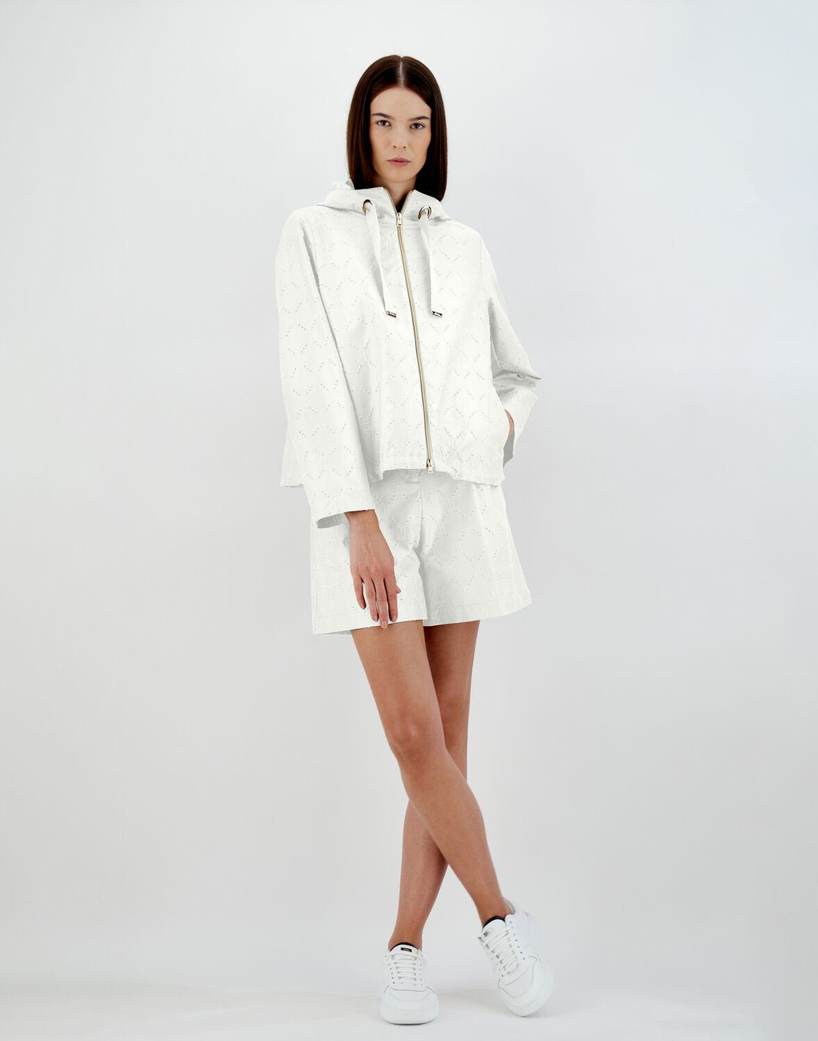 Herno Delon エンブロイダリー ボンバージャケット In White