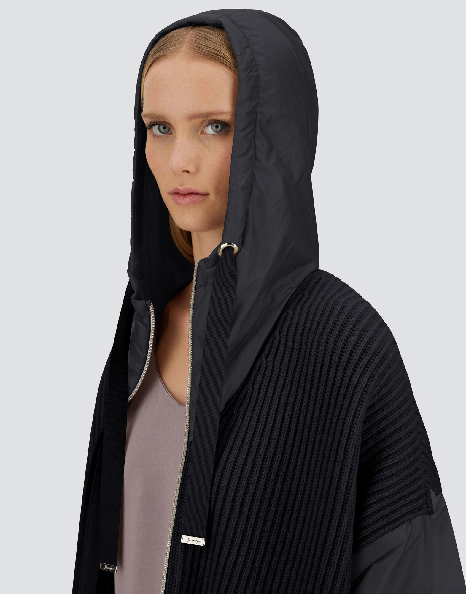 RESORT JACKET IN G.5 WOOL & NYLON ULTRALIGHT in Black for