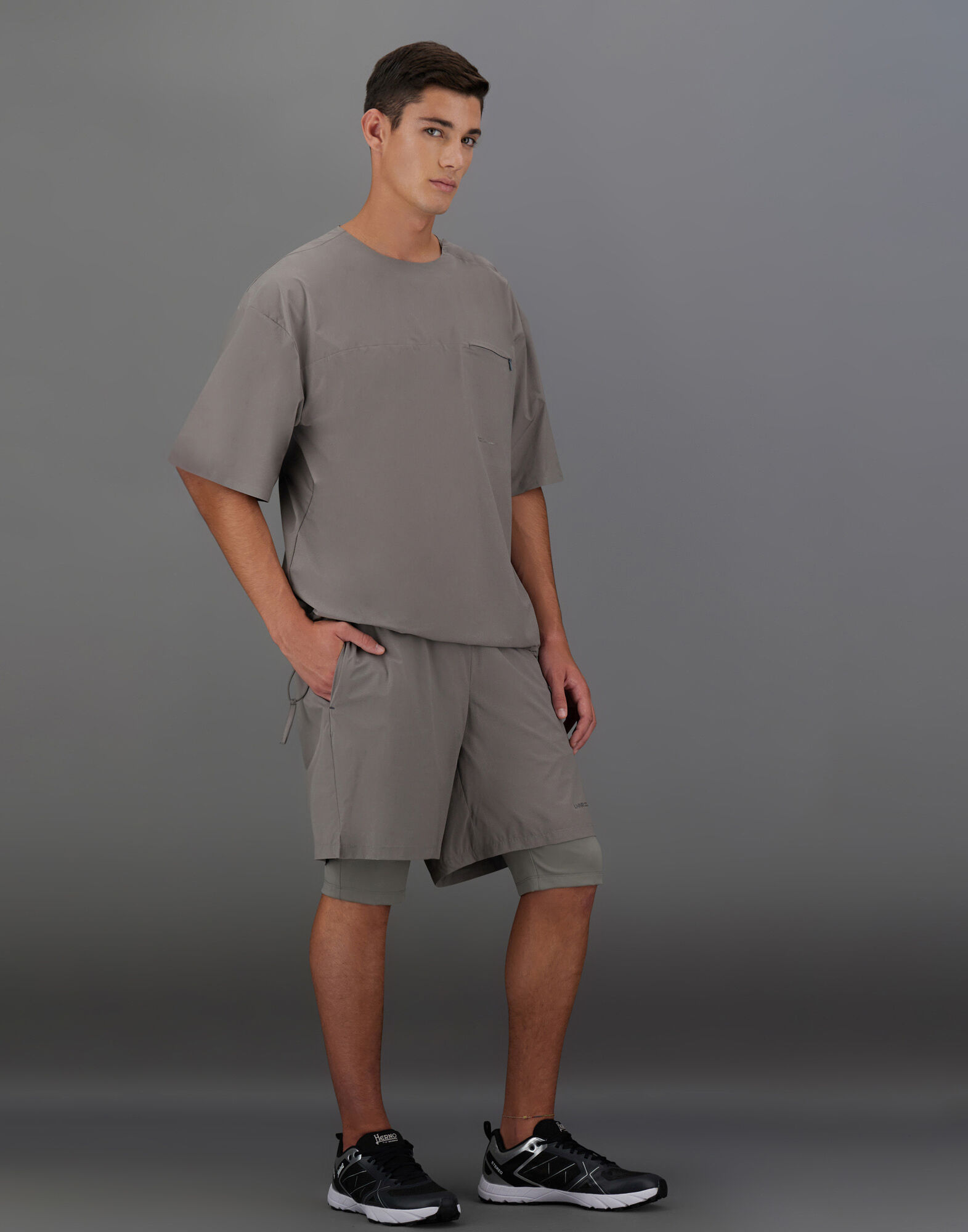 ラミナー エキストラライト ストレッチ Tシャツ グレー | Herno