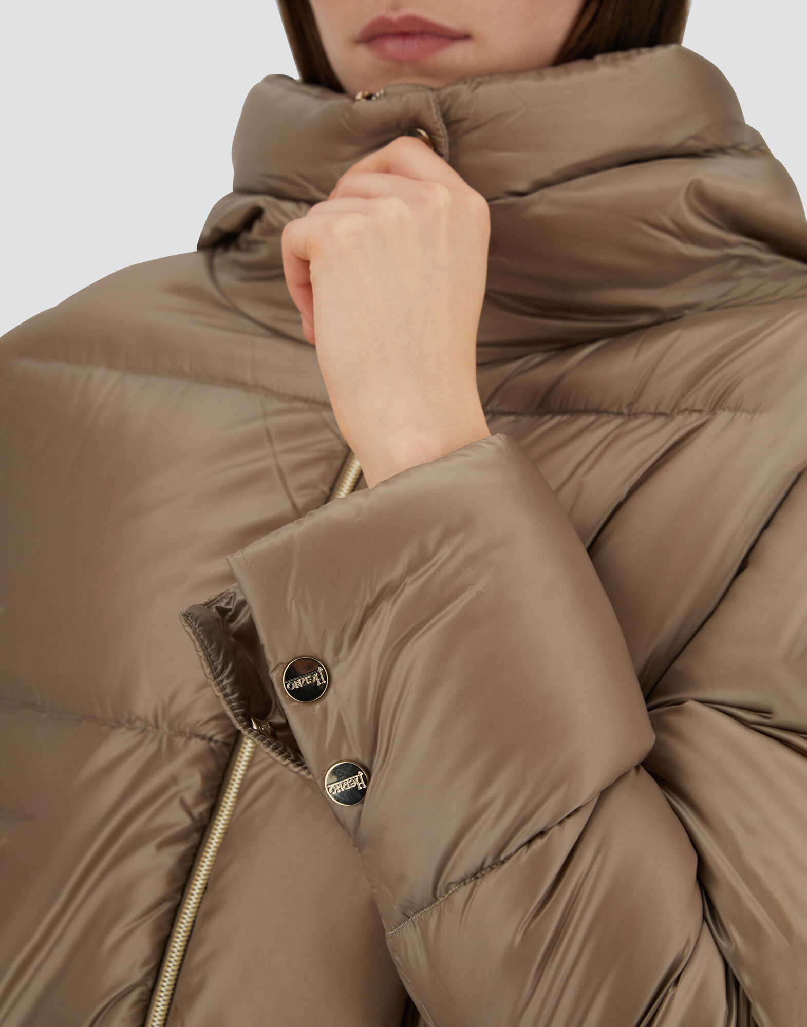 レディース PARKA IN NYLON ULTRALIGHT グレージュ | Herno® (ヘルノ)