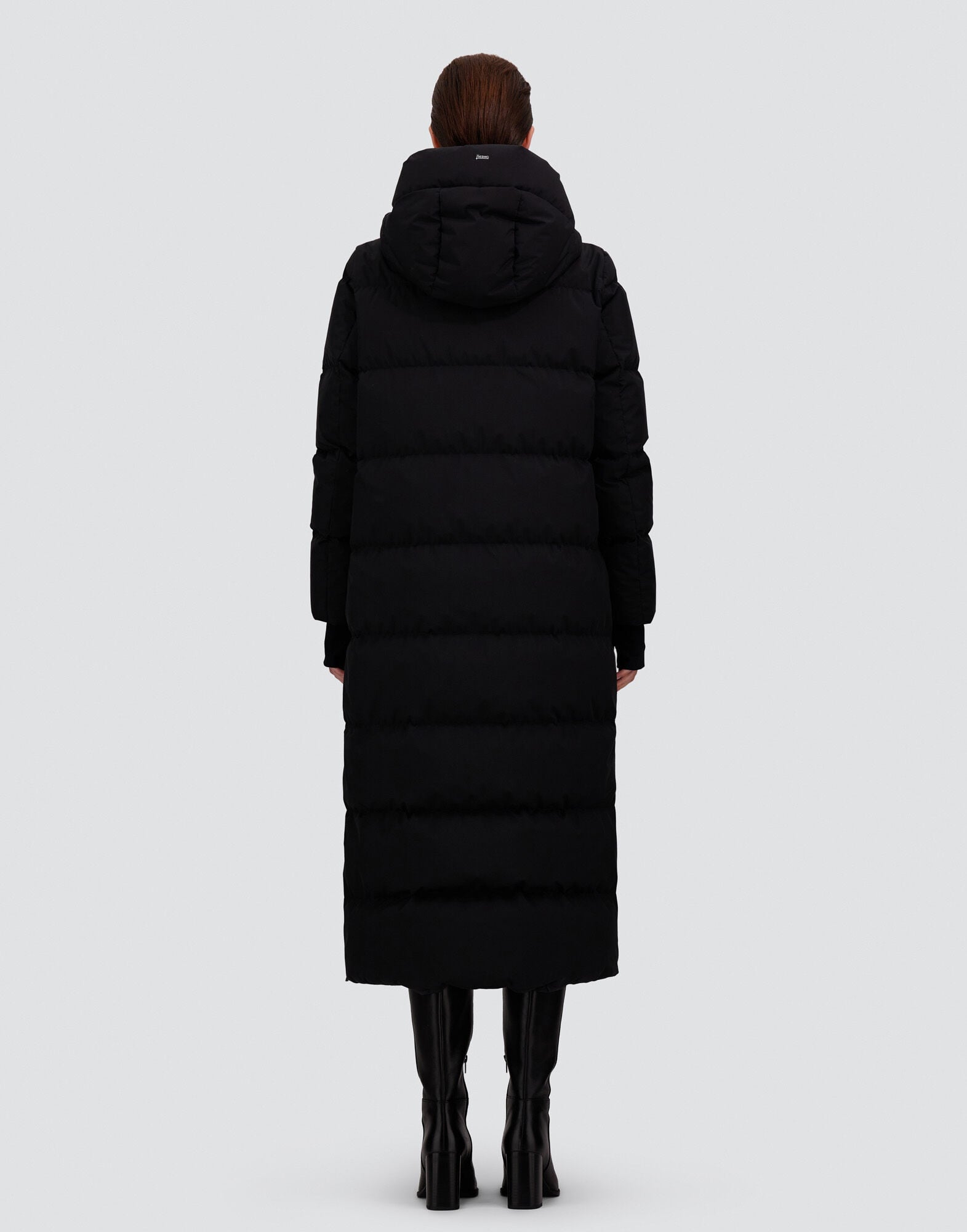 ヘルノ　ブラック ロングコート レディース LONG JACKET IN 2-LAYER WINDSTOPPER ブラック | Herno