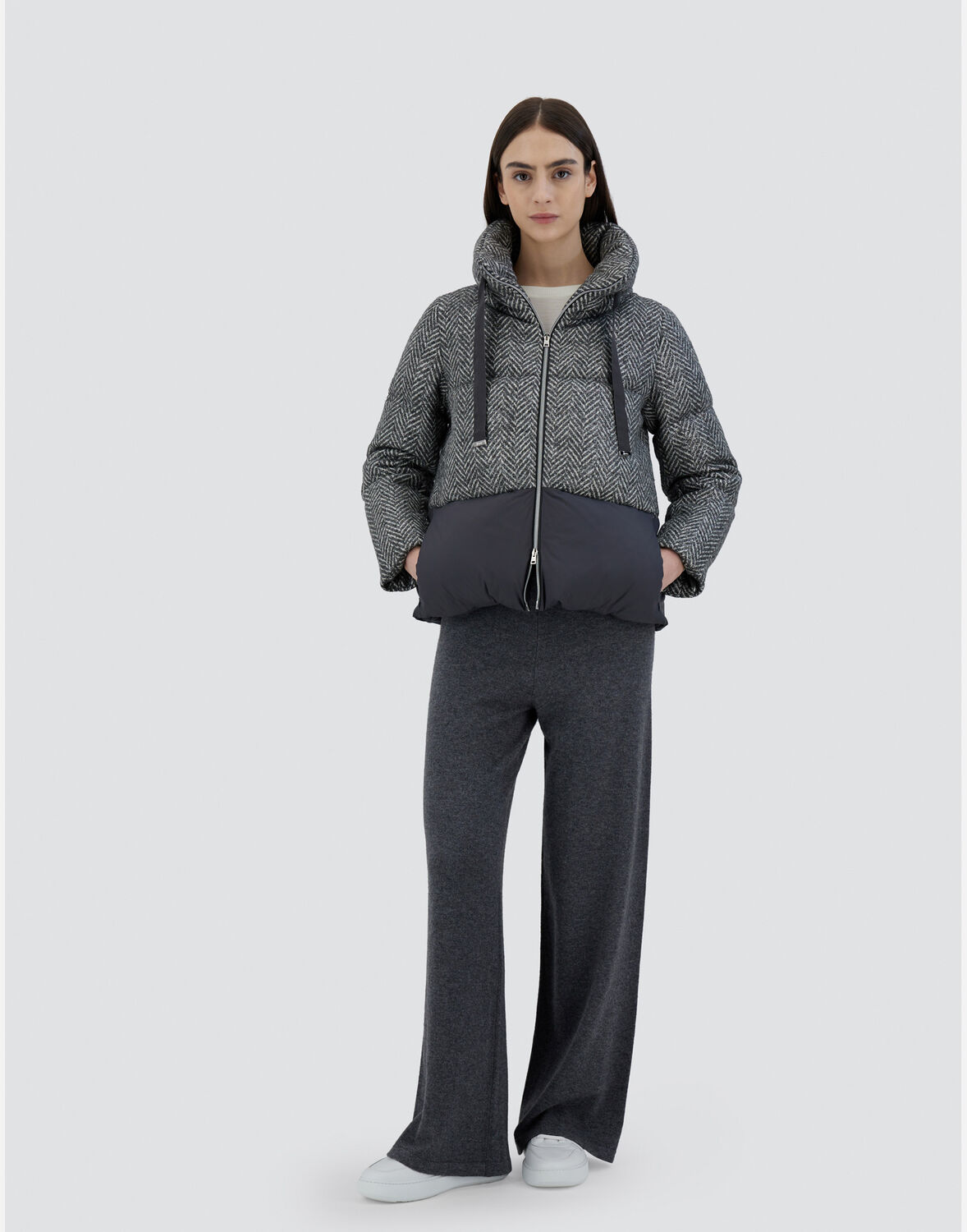Herno ラミネート ヘリンボーン エコエイジ ケープ In Grey