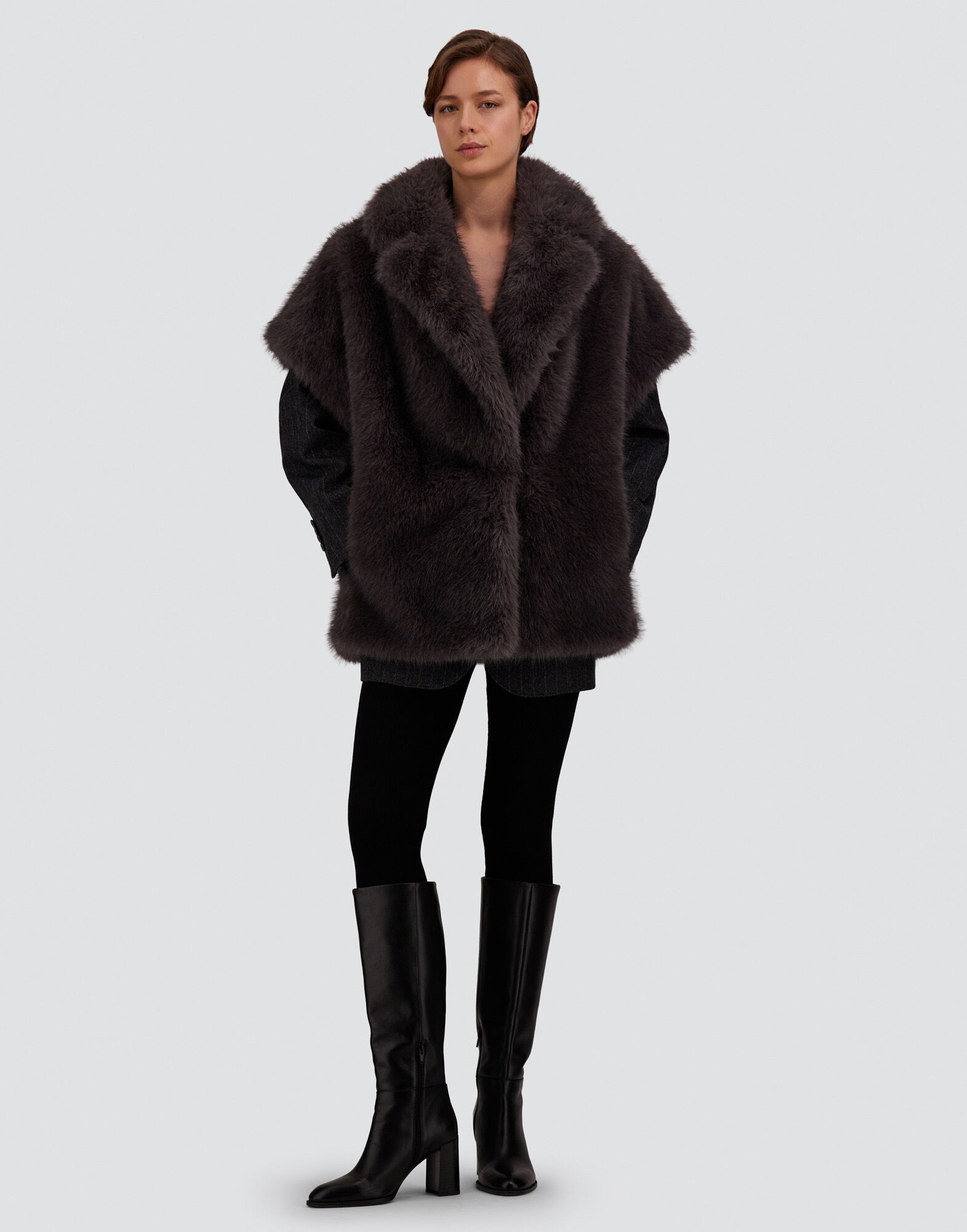 VESTE SANS MANCHES EN FOURRURE SYNTHÉTIQUE À POILS LONGS