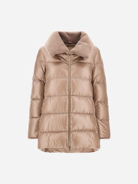 VESTE TRAPÈZE EN NYLON ULTRALIGHT ET LADY ALTERNATIVE FUR VESTE TRAPÈZE EN NYLON ULTRALIGHT ET LADY ALTERNATIVE FUR