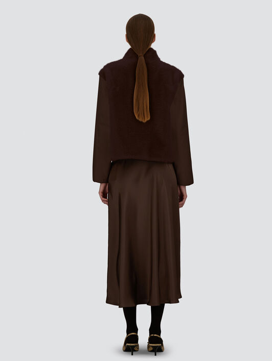 JACKE RESORT AUS KUNSTPELZ IN BIBEROPTIK UND AUS KASCHMIR UND SEIDE