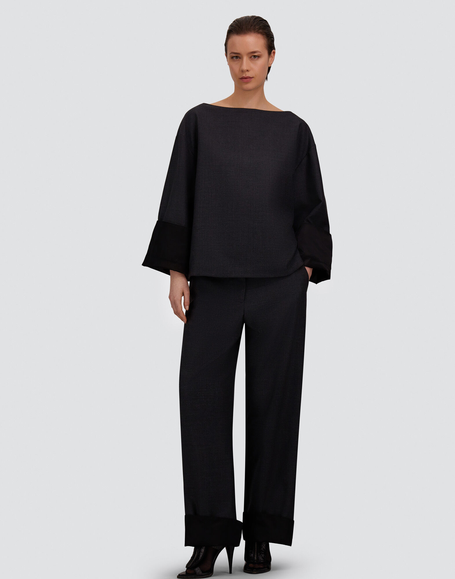 PANTALON EN GABARDINE DE LAINE ET SATIN DE VISCOSE
