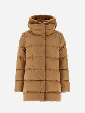 VESTE TRAPÈZE EN SATIN ET LADY ALTERNATIVE FUR VESTE TRAPÈZE EN SATIN ET LADY ALTERNATIVE FUR