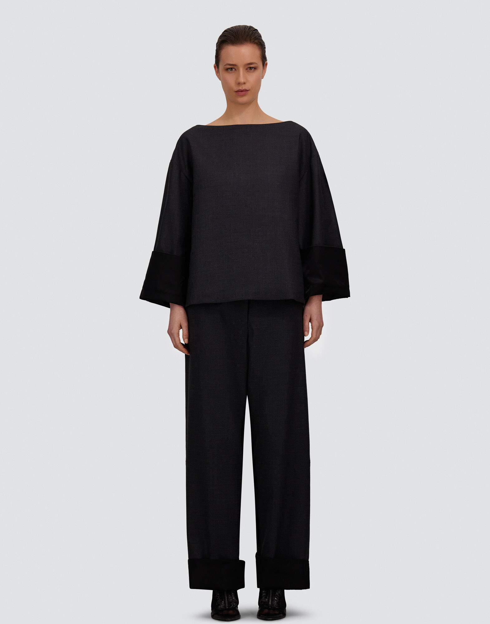 PANTALON EN GABARDINE DE LAINE ET SATIN DE VISCOSE