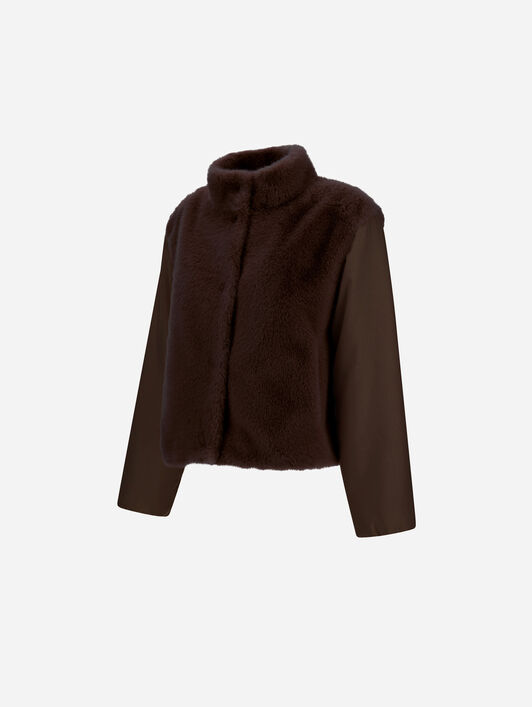 JACKE RESORT AUS KUNSTPELZ IN BIBEROPTIK UND AUS KASCHMIR UND SEIDE