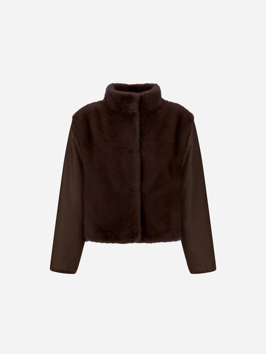 JACKE RESORT AUS KUNSTPELZ IN BIBEROPTIK UND AUS KASCHMIR UND SEIDE